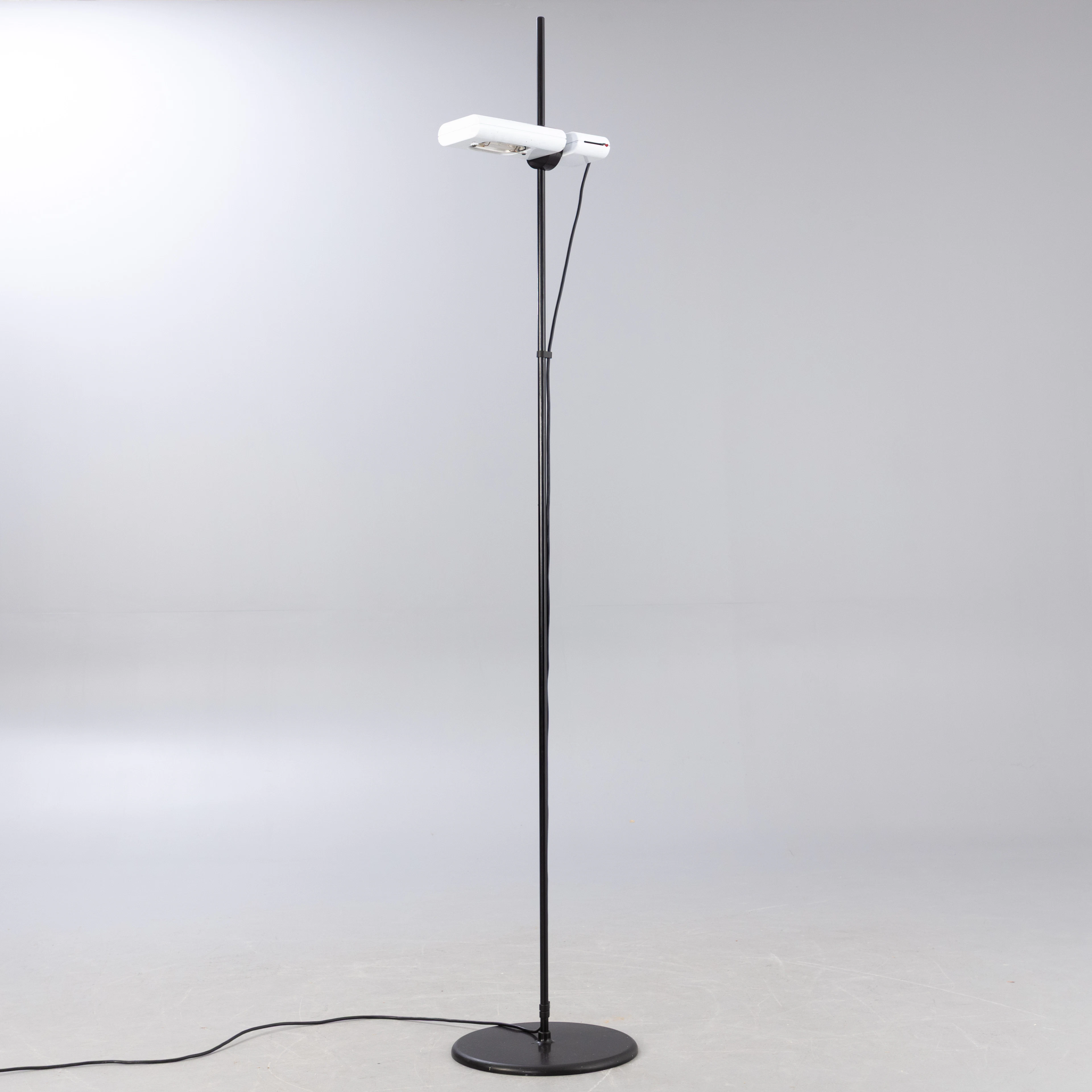 ERNESTO GISMONDI. ARTEMIDE. Stehlampe/Deckenfluter "Aton Terra".