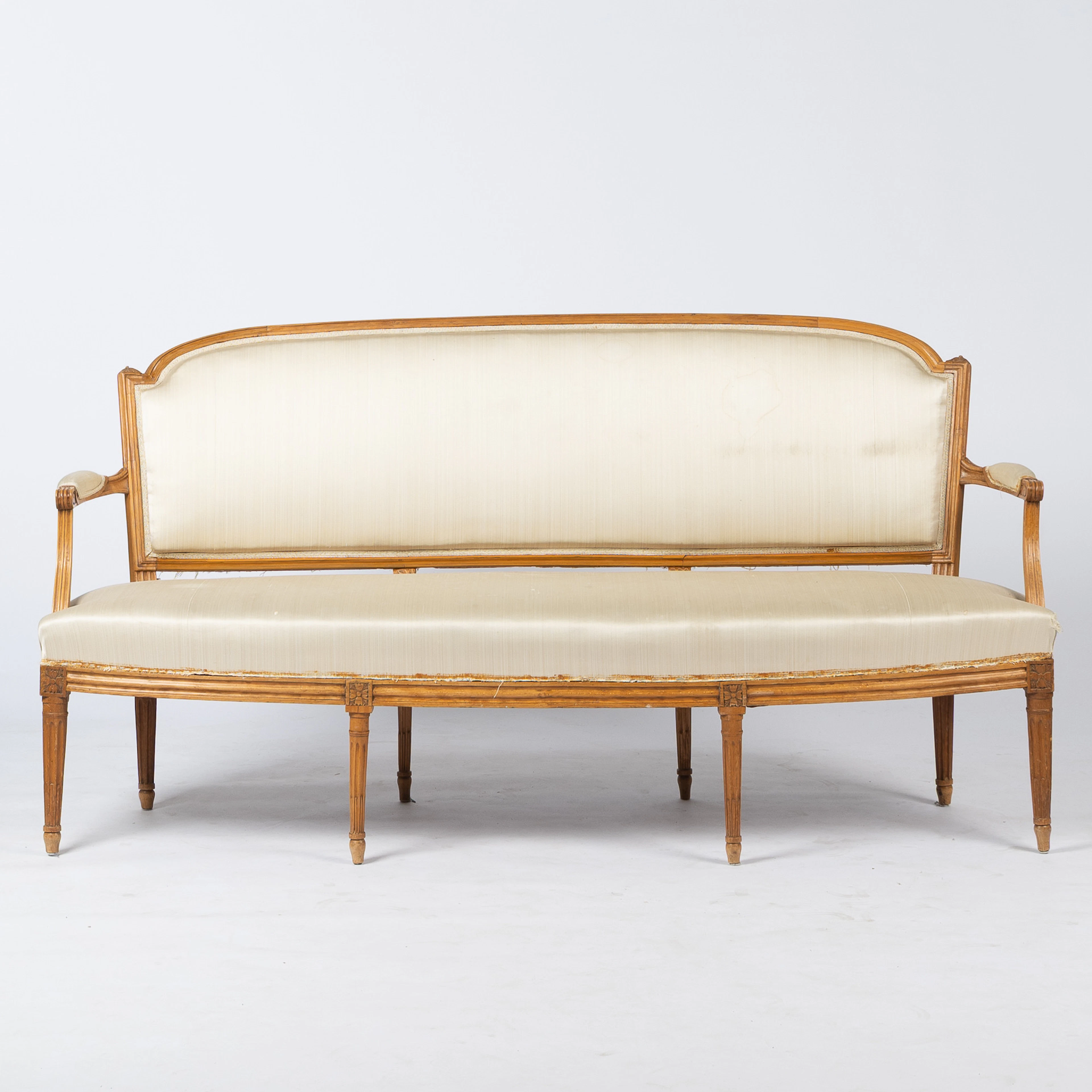 SOFFA, Louis XVI-stil, omkring år 1900, stomme i trä, fast stoppad