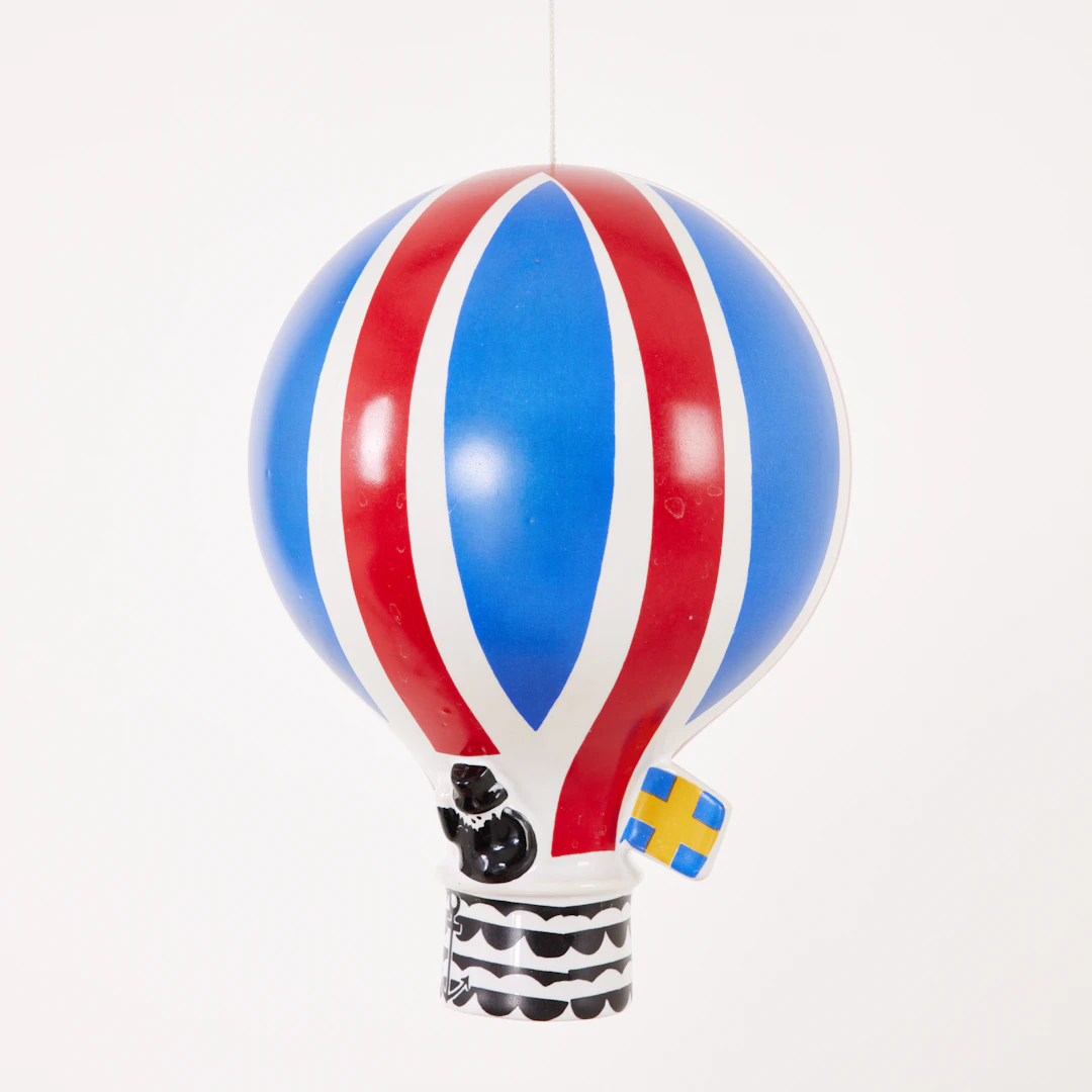 LISA LARSON. Figurin, stengods, stor luftballong ur serien "Traffic"