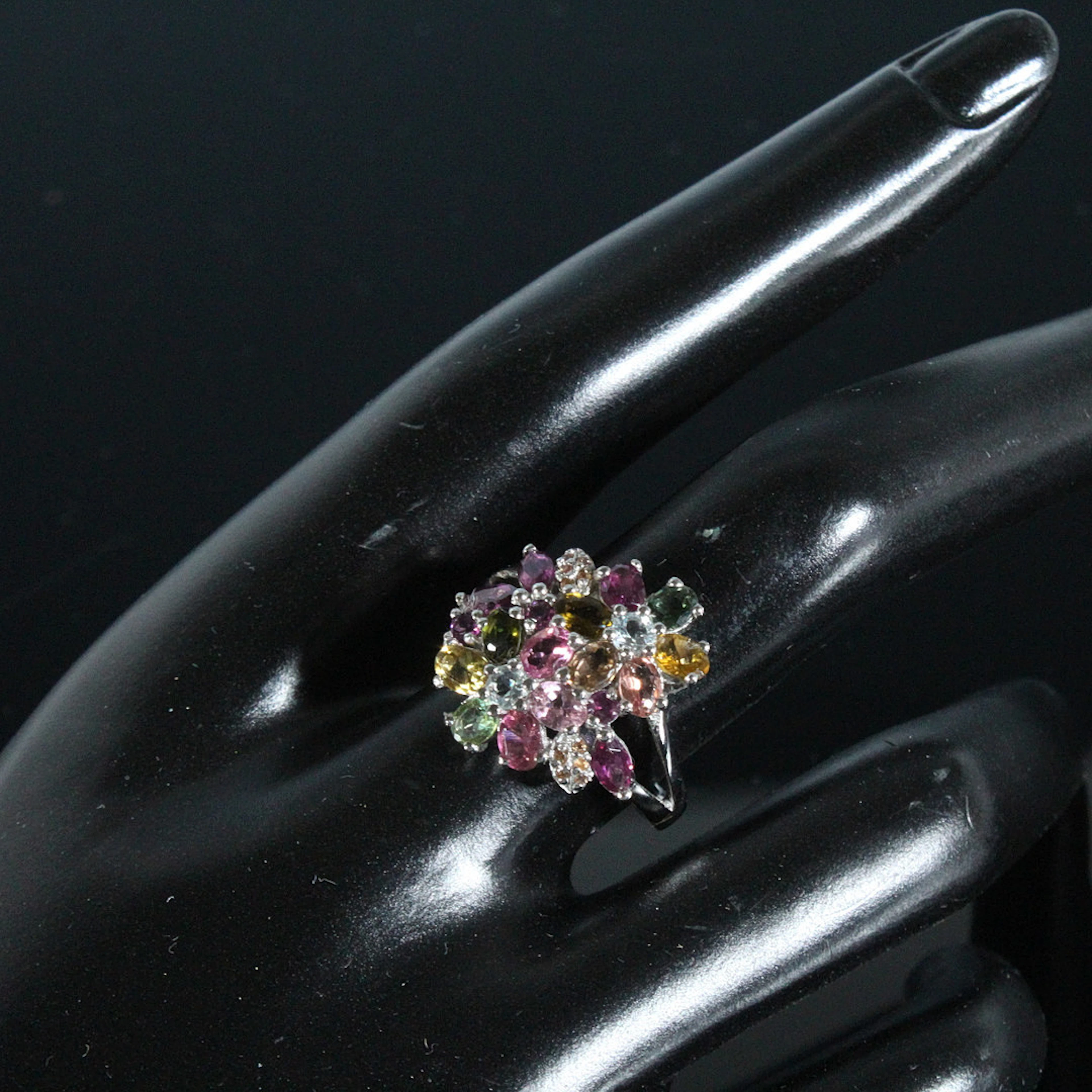 Statement-Ring mit bunten Edelsteinen, 925er Silber.