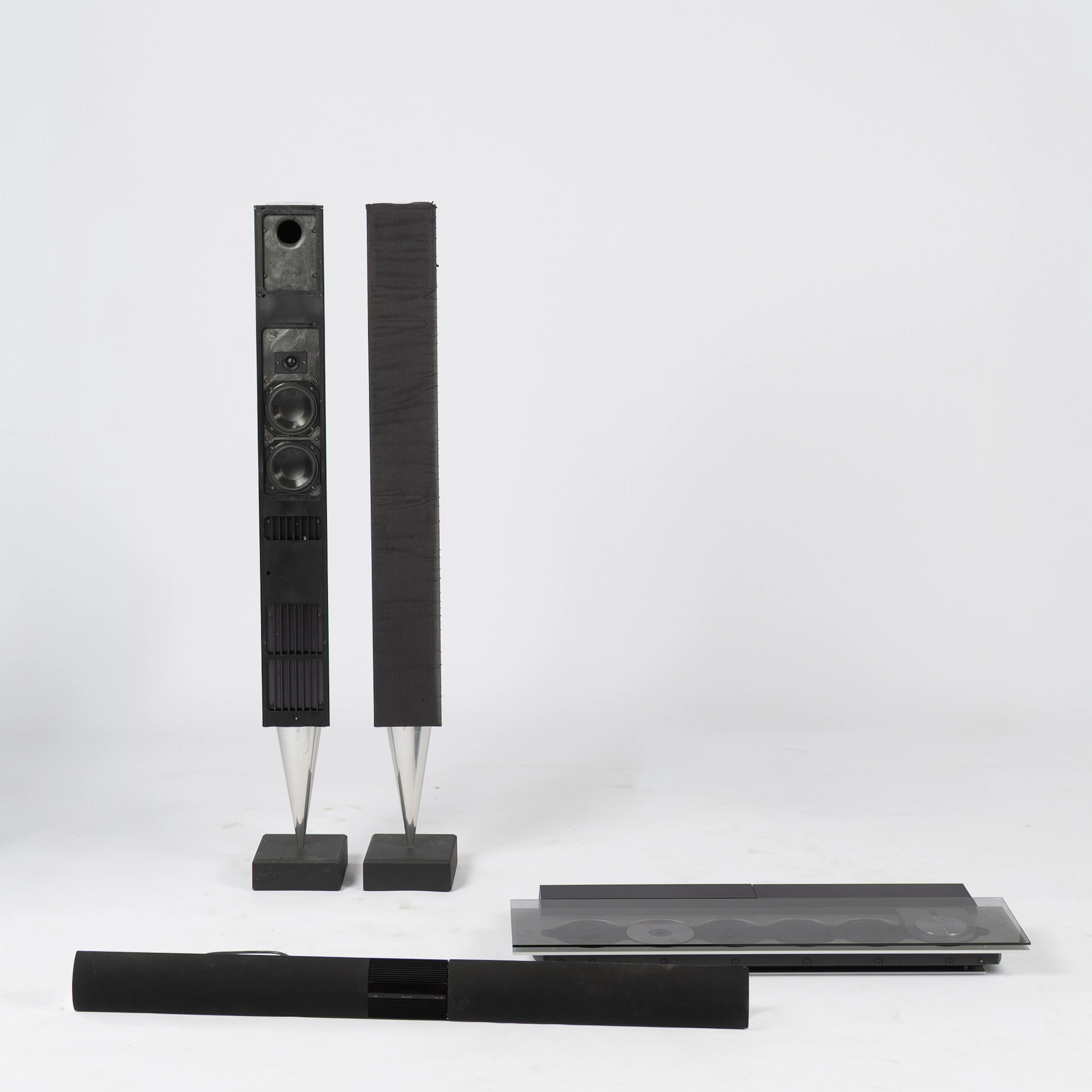 BANG & OLUFSEN, Högtalare och CD-Växlare BeoSound 9000 MK I, två BeoLab