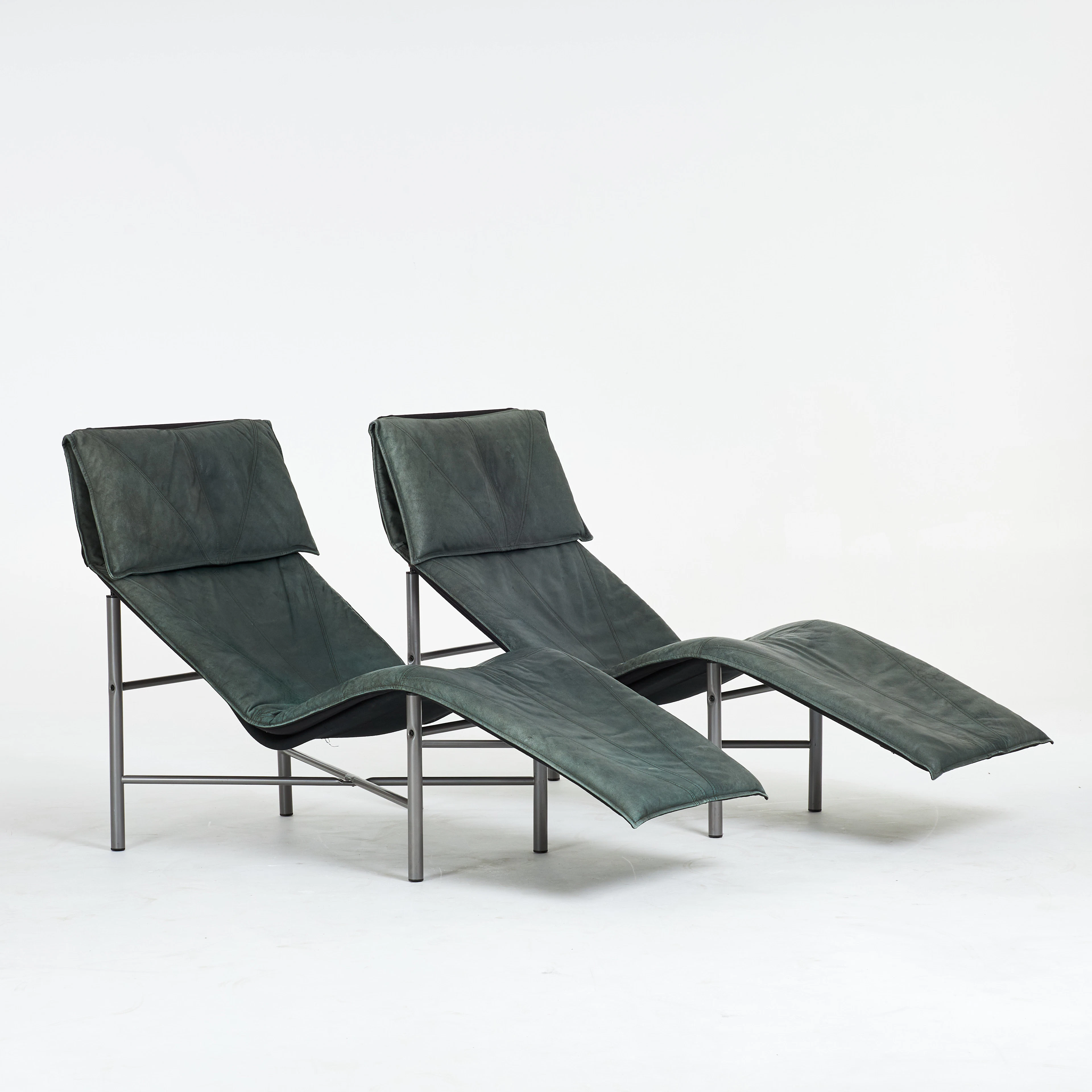 TORD BJÖRKLUND. Vilfåtöljer, ett par, "Skye", IKEA, läderklädsel.