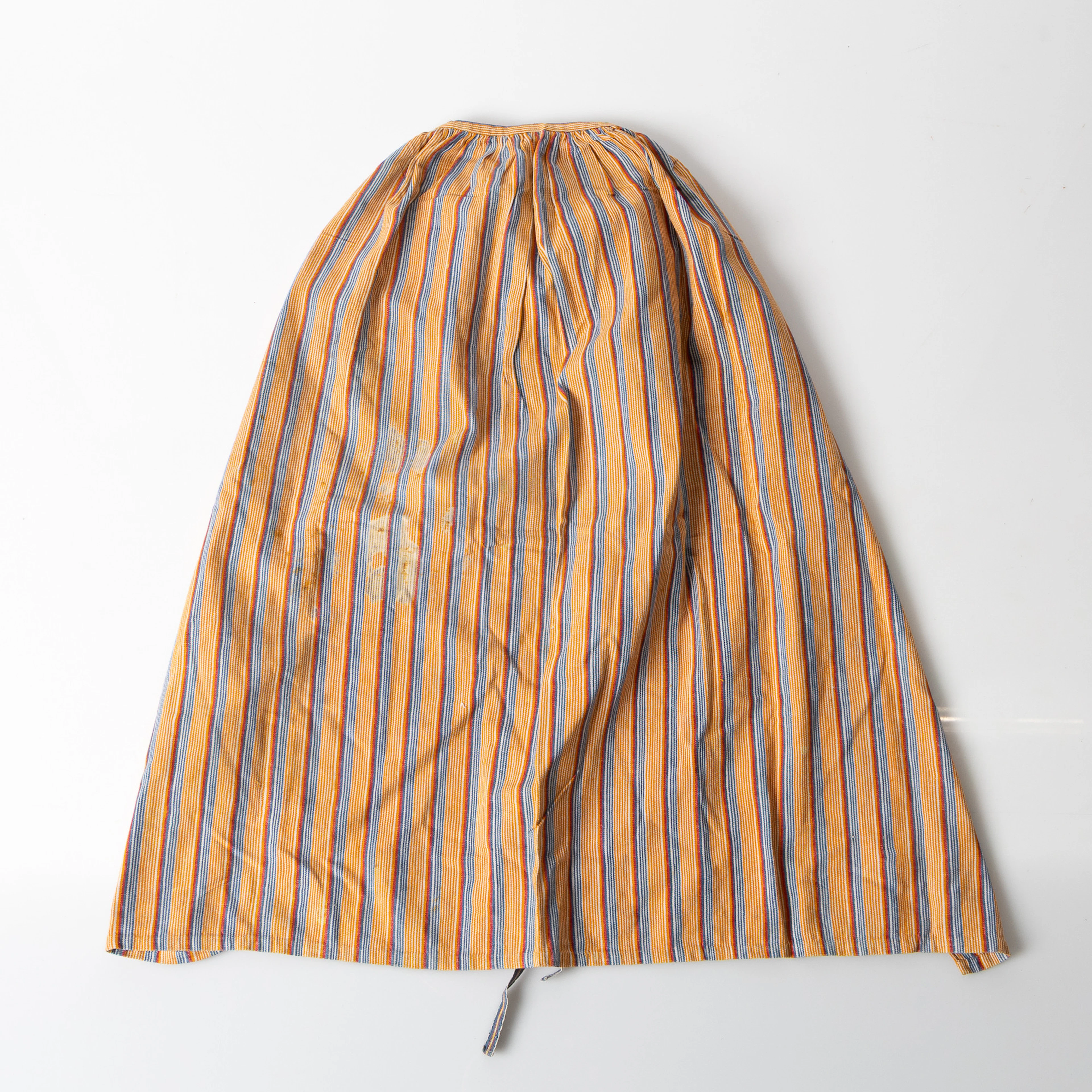 FÖRKLÄDEN, 2 stycken, till folkdräkt / häradsdräkt, omkring 1900.
