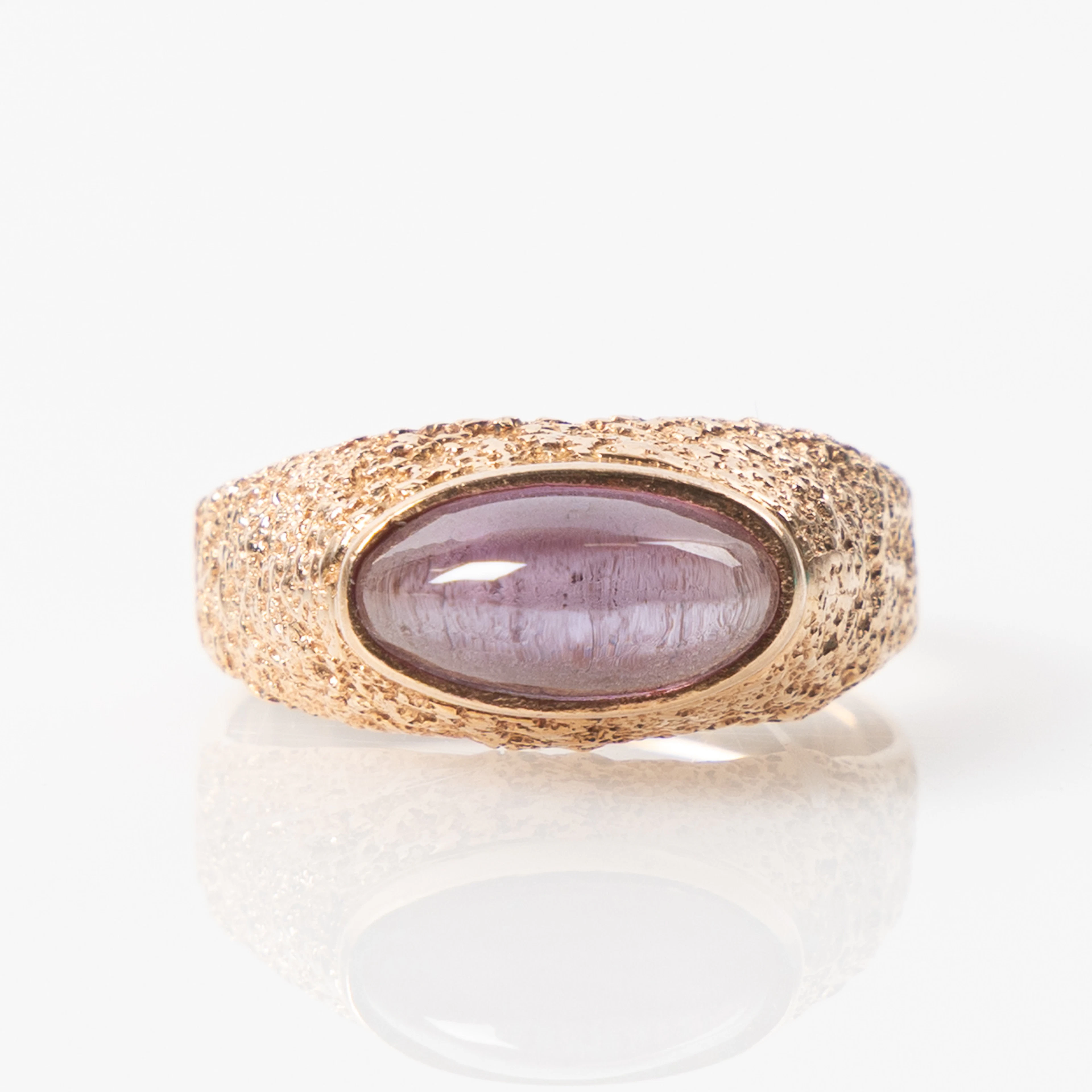 RING 14K guld med cabochonslipad ametist, troligen, Moskva, Sovjetunionen.