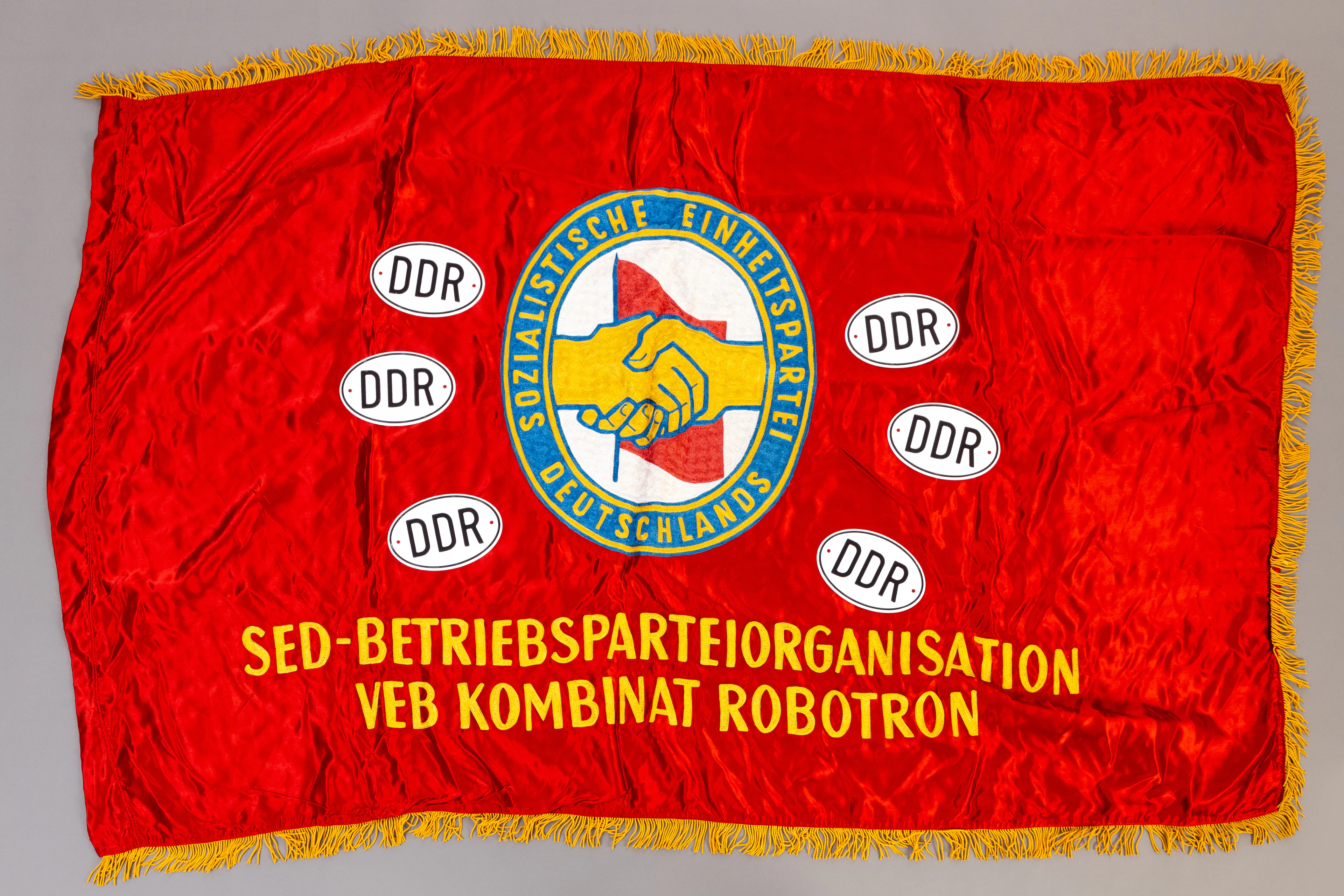 EHRENBANNER. Flagge der Sozialistischen Einheitspartei Betriebsparteiorganisatio