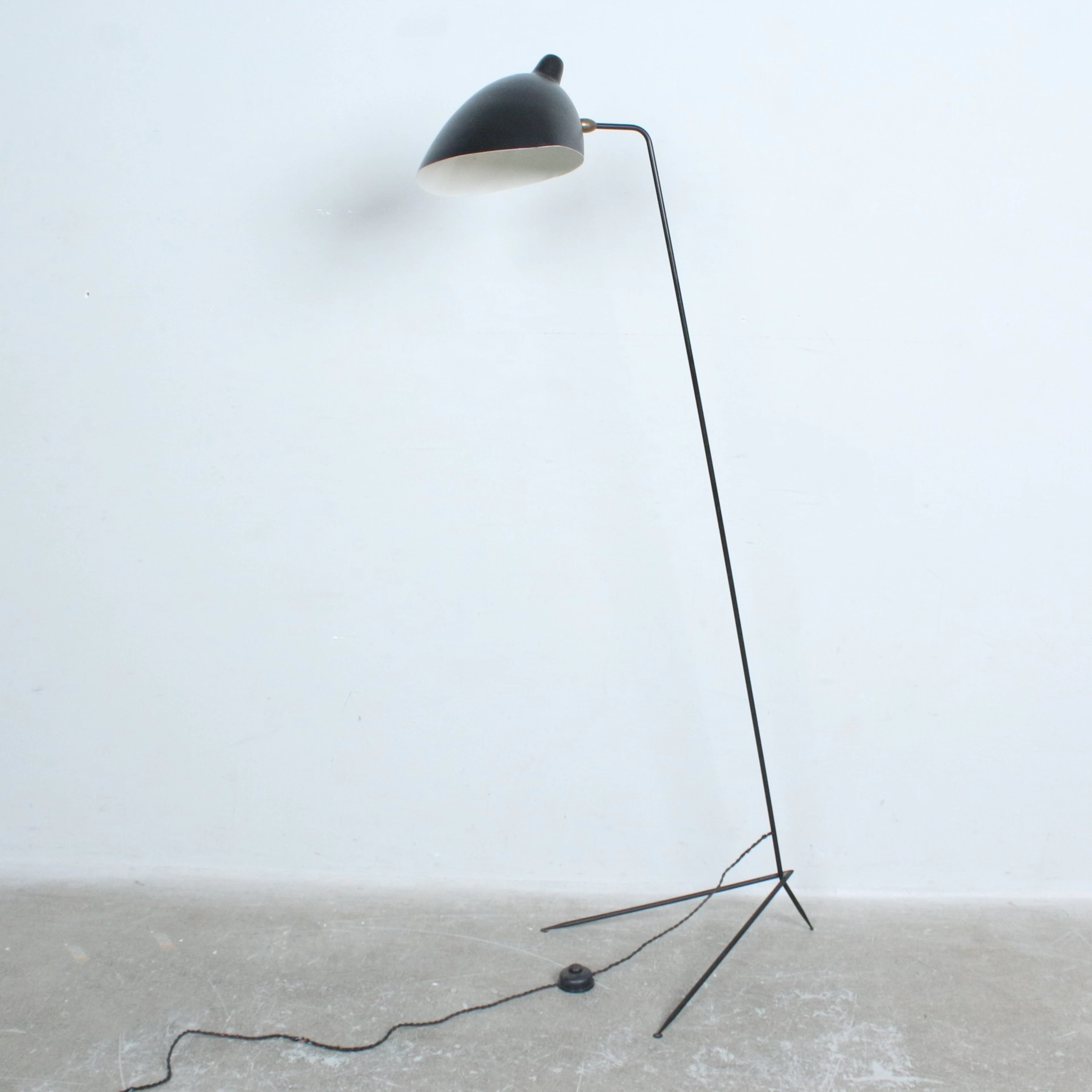 SERGE MOUILLE. Einarmige Stehlampe der 1960er Jahre, Frankreich.
