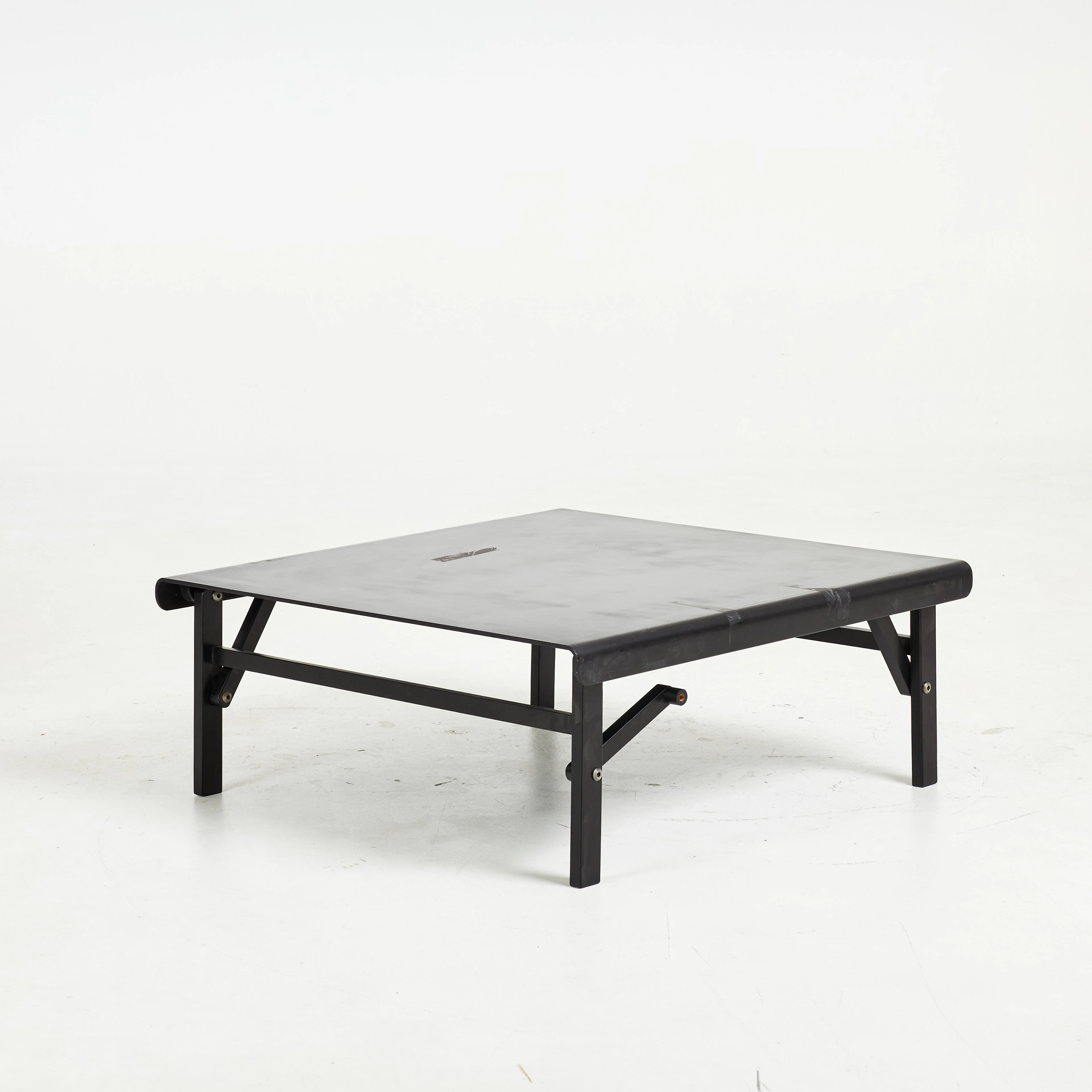 ACHILLE CASTIGLIONI. "Bass", soffbord, för BBB Bonacina, svartlackerad