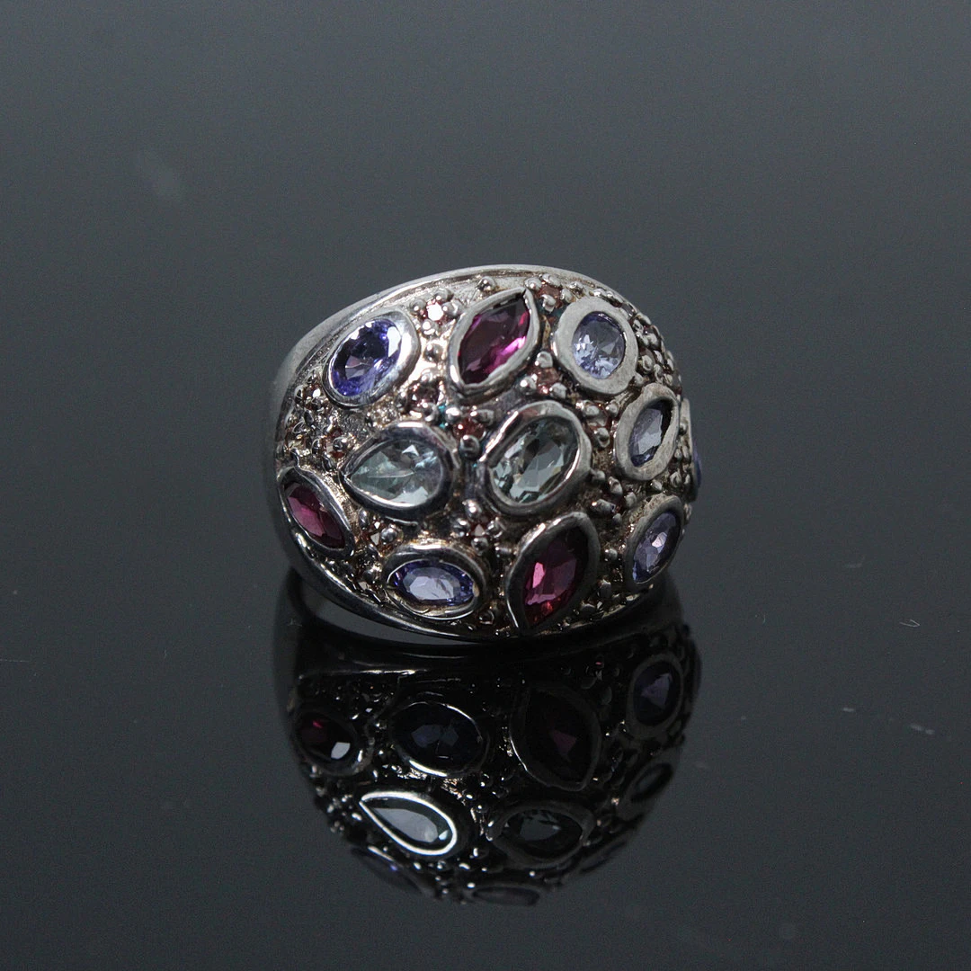 Ring mit Rhodolite, Aquamarin, Saphir und Tansanit, 925er Silber.