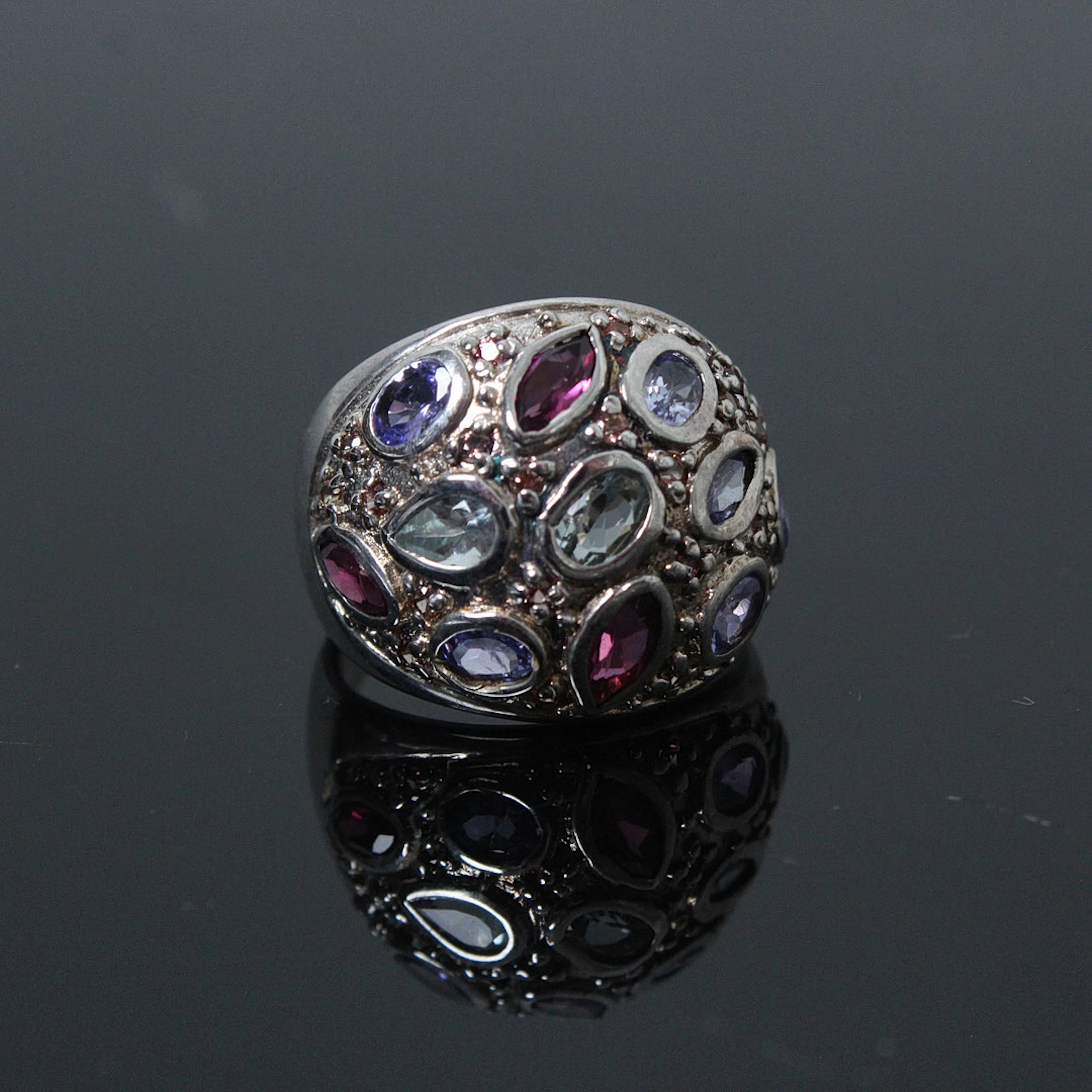 Ring mit Rhodolite, Aquamarin, Saphir und Tansanit, 925er Silber.