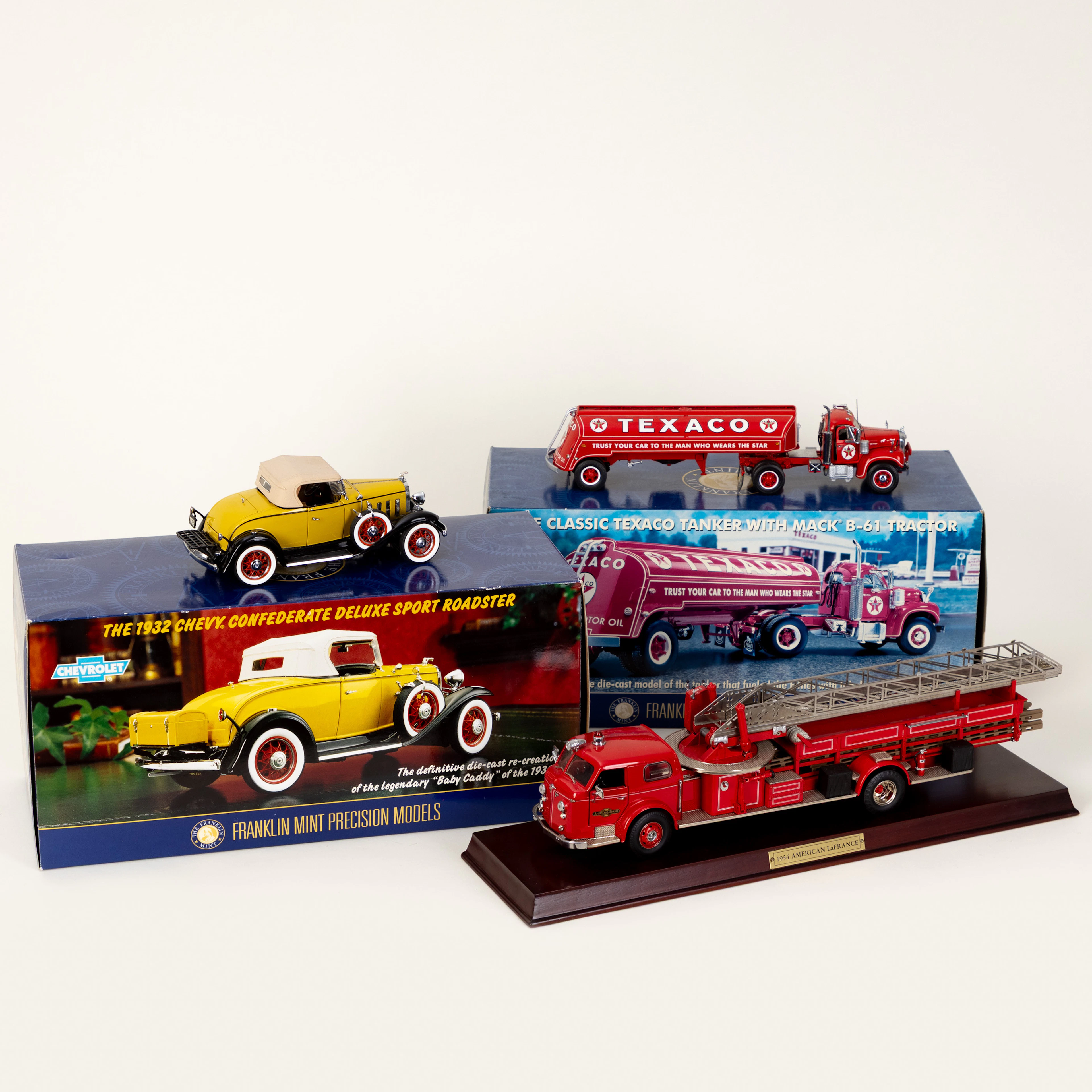 Drei Franklin Mint Modellautos: Chevy, Tanker und Feuerwehrauto mit Leiter (3).
