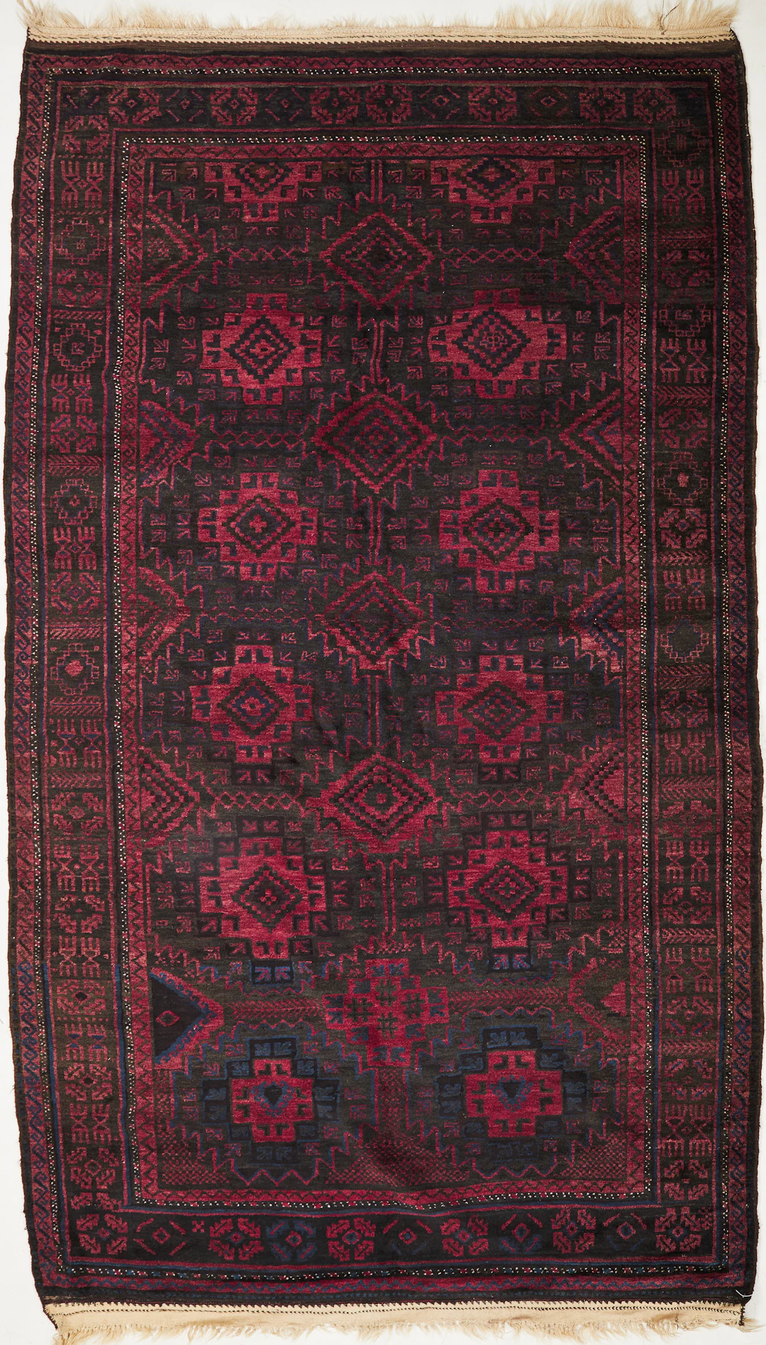 ORIENTMATTA. Beluch, ca 288x177 cm.