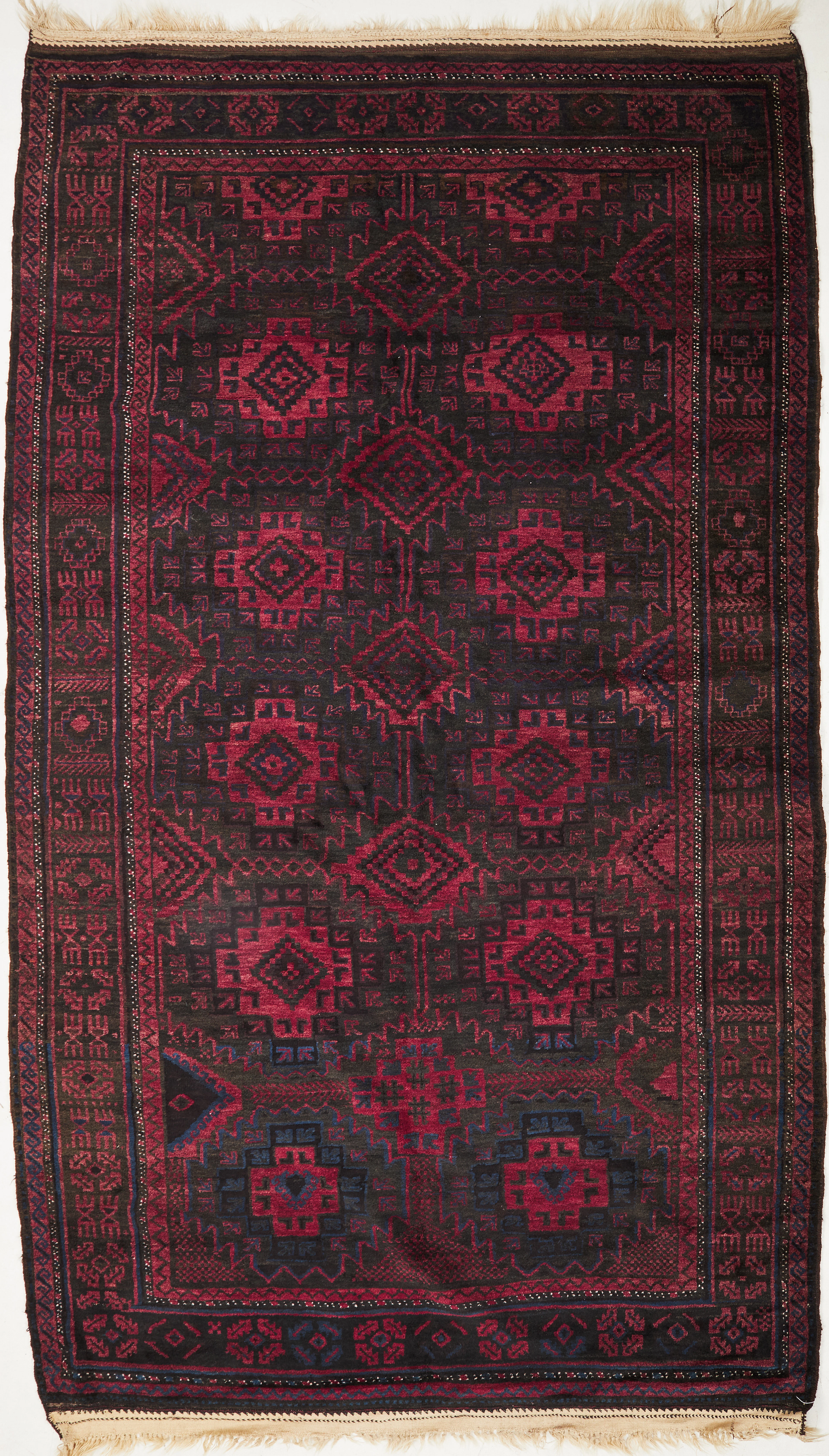 ORIENTMATTA. Beluch, ca 288x177 cm.