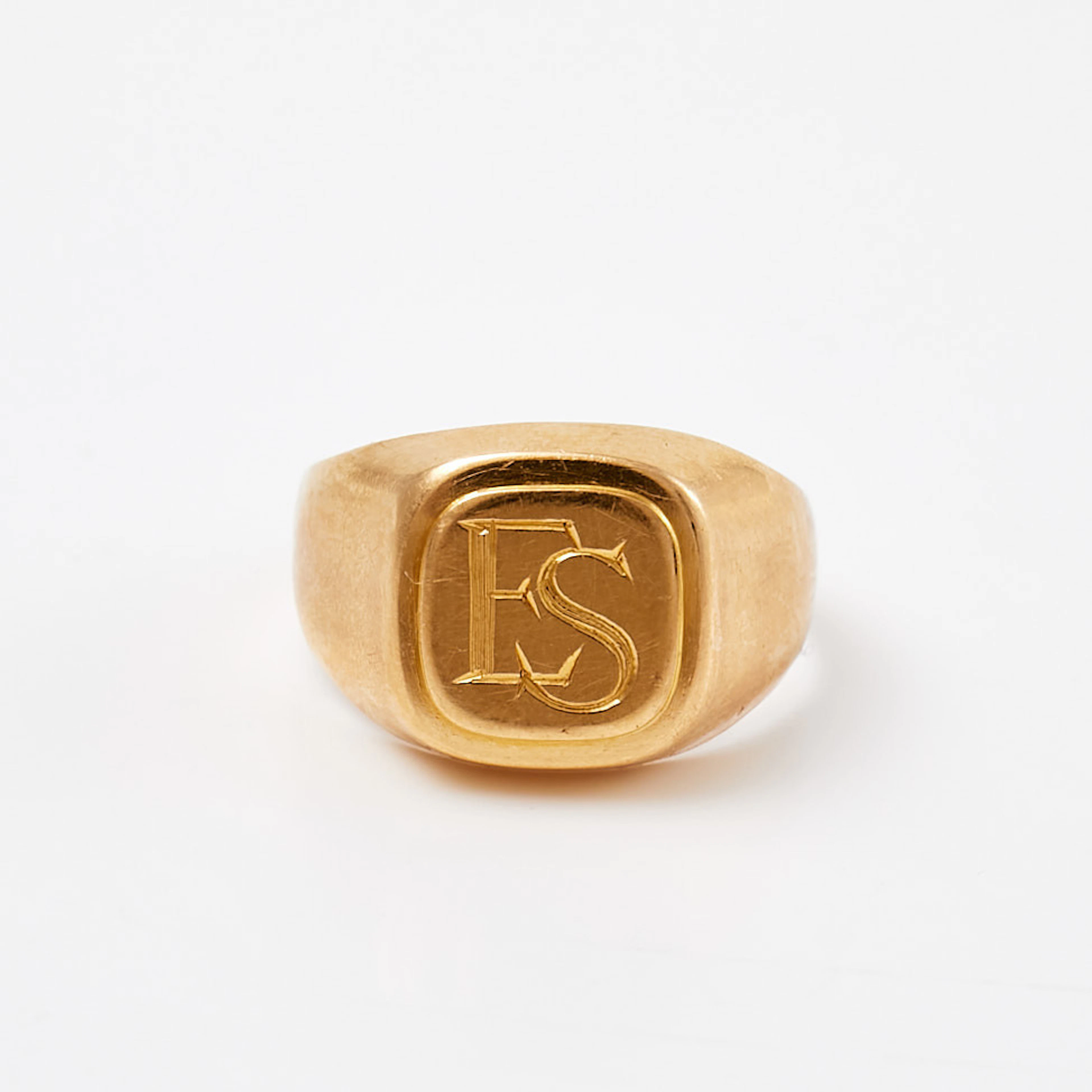 KLACKRING, 18 k guld, klack med graverat monogram "ES", Ceson Guldvaru