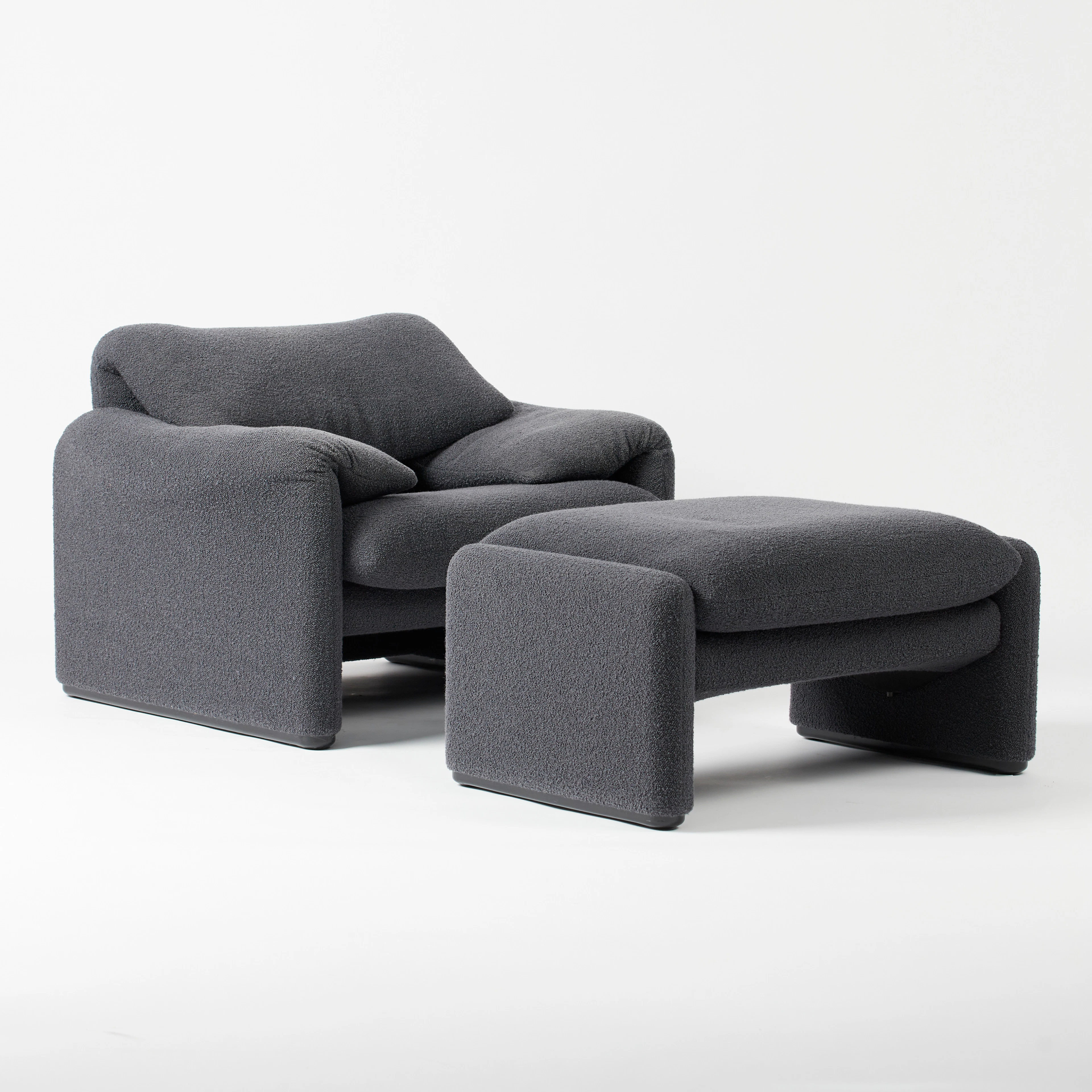 VICO MAGISTRETTI. Cassina, Sessel mit Ottomane, Modell 'Maralunga'