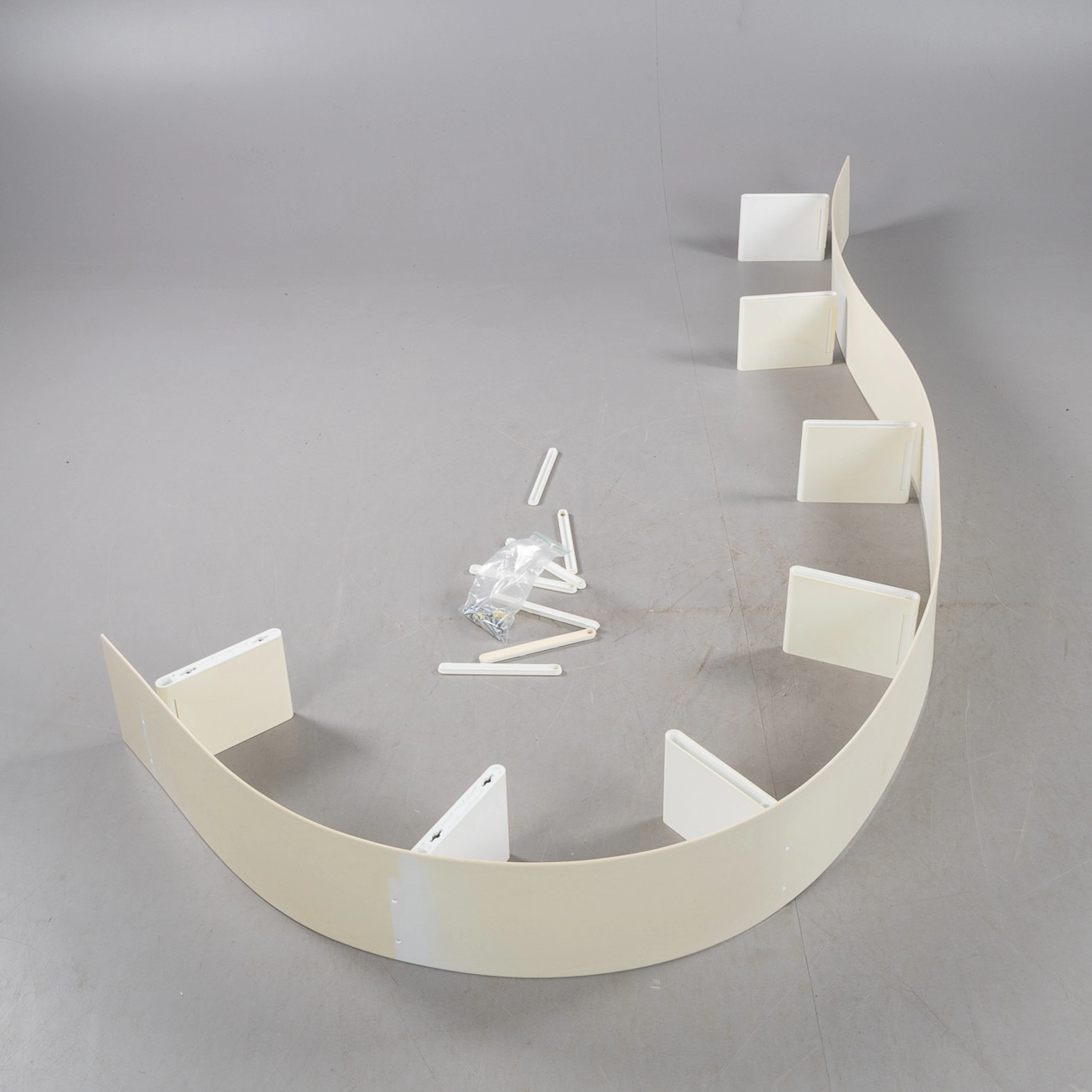 RON ARAD. "Book worm", vägghängd bokhylla, Kartell.