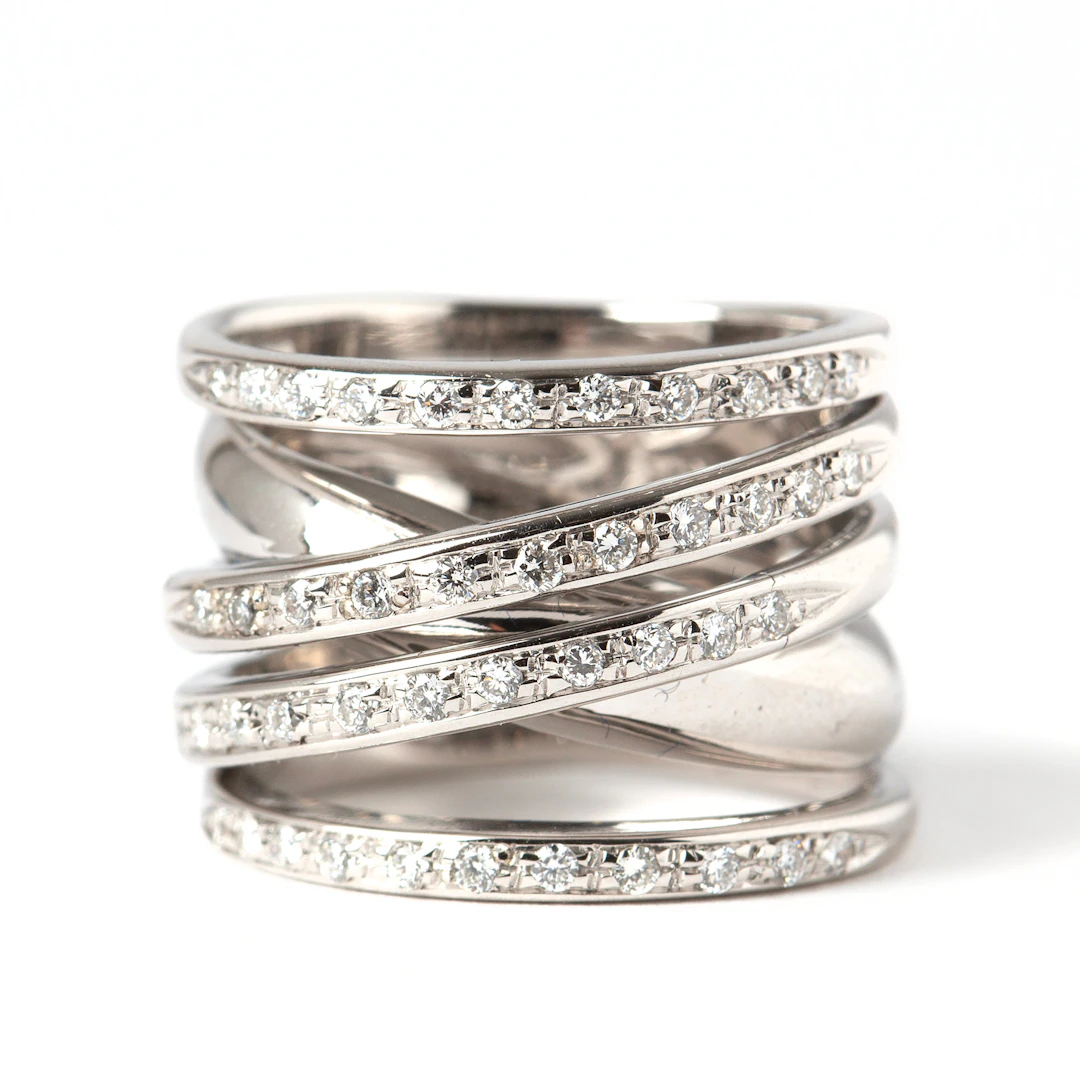 RING, 18K vitguld med briljantslipade diamanter totalt ca 0.50 ct.