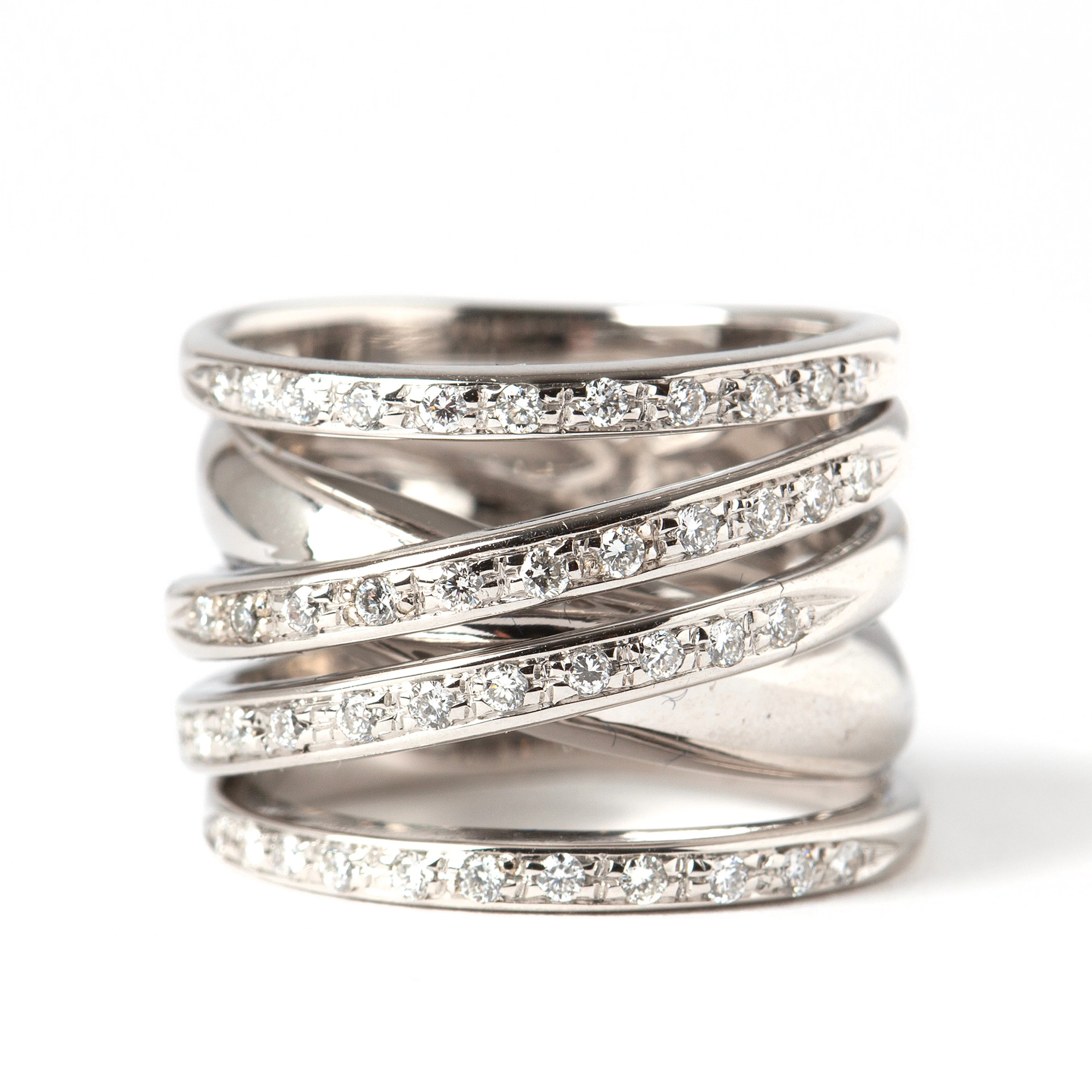 RING, 18K vitguld med briljantslipade diamanter totalt ca 0.50 ct.