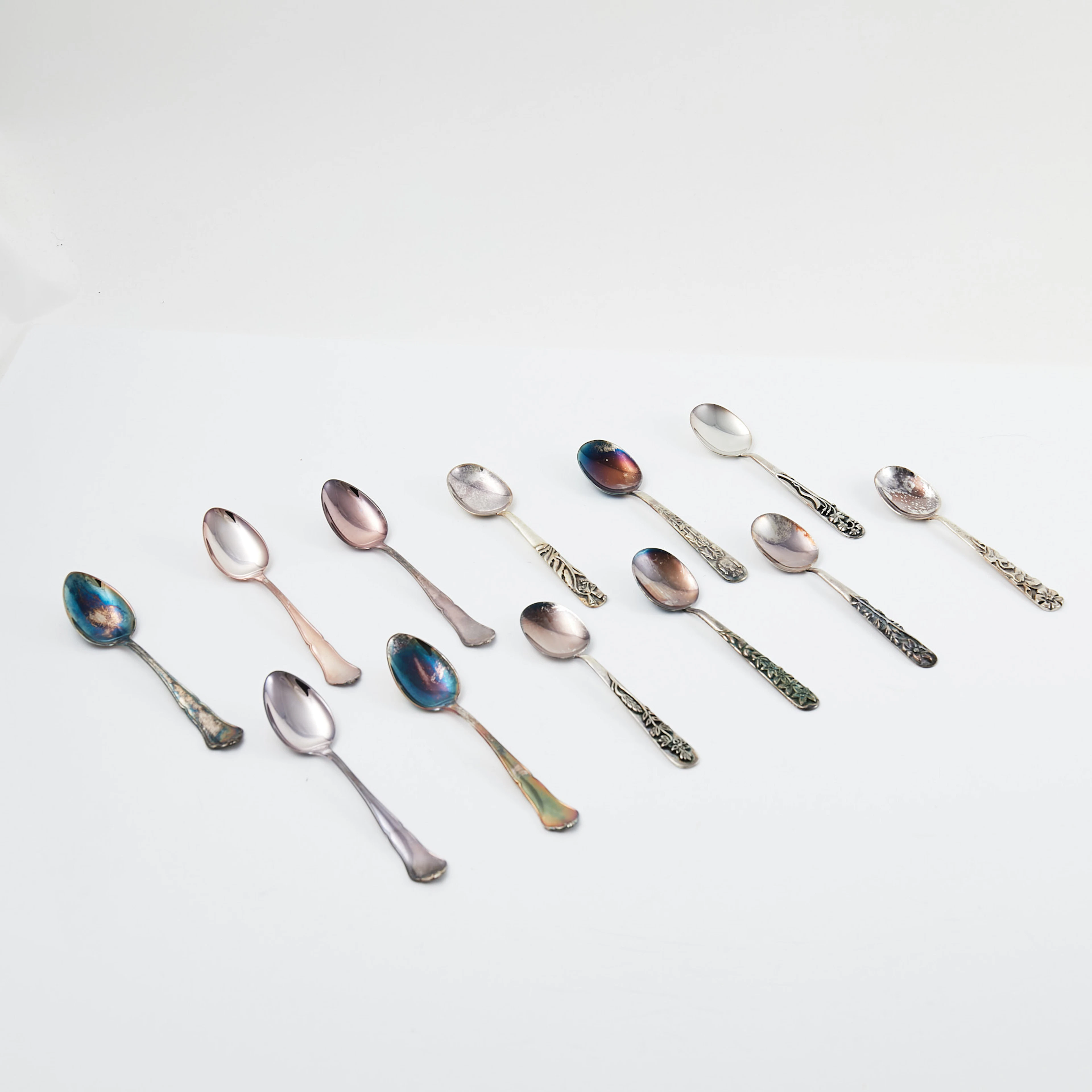 KAFFESKEDAR. 12 st, silver, "Fyrklövern", Carl von Linne samt "Chippendale"