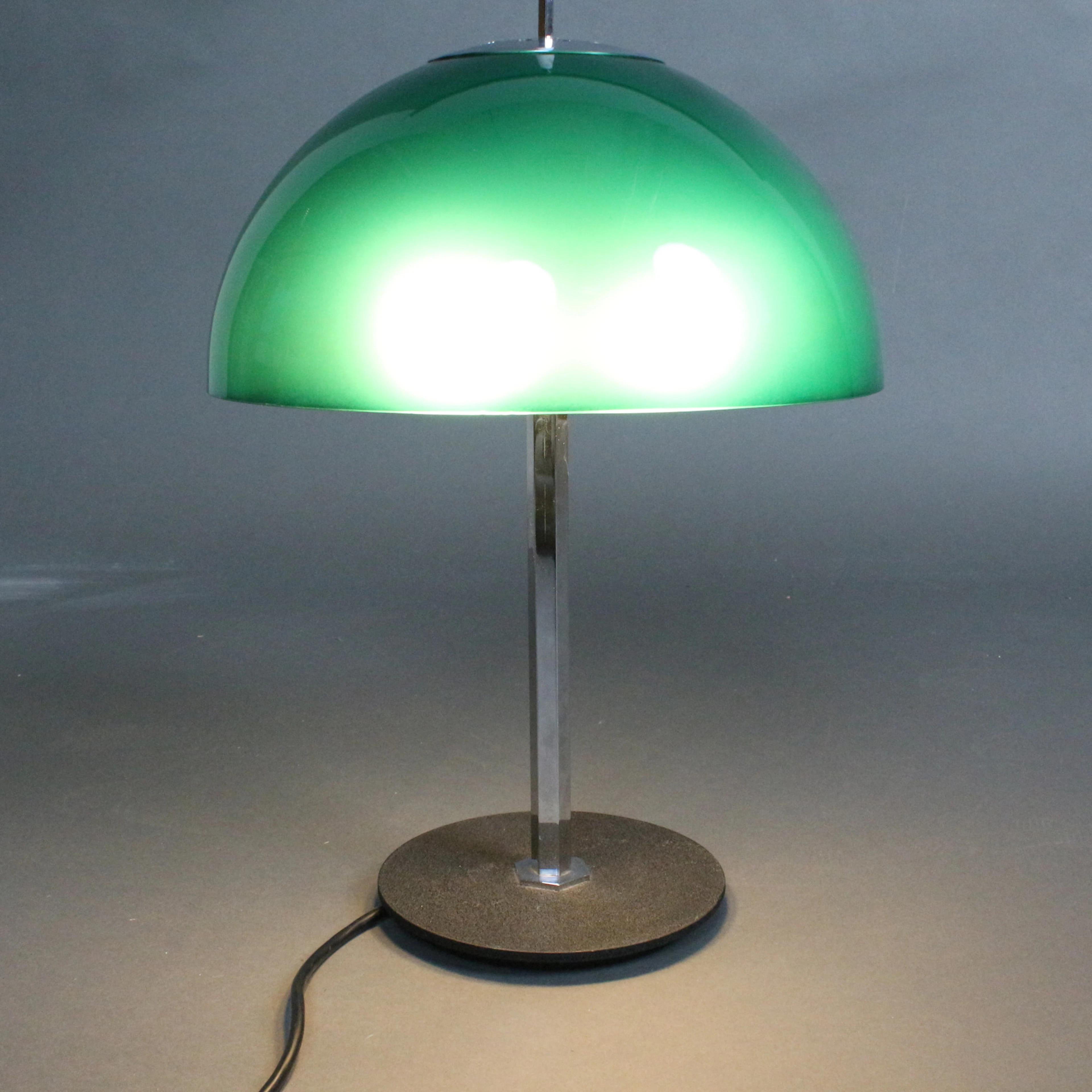 GINO SARFATTI. Tischleuchte Modell 584/G, Arteluce, Plexiglas, Stahl