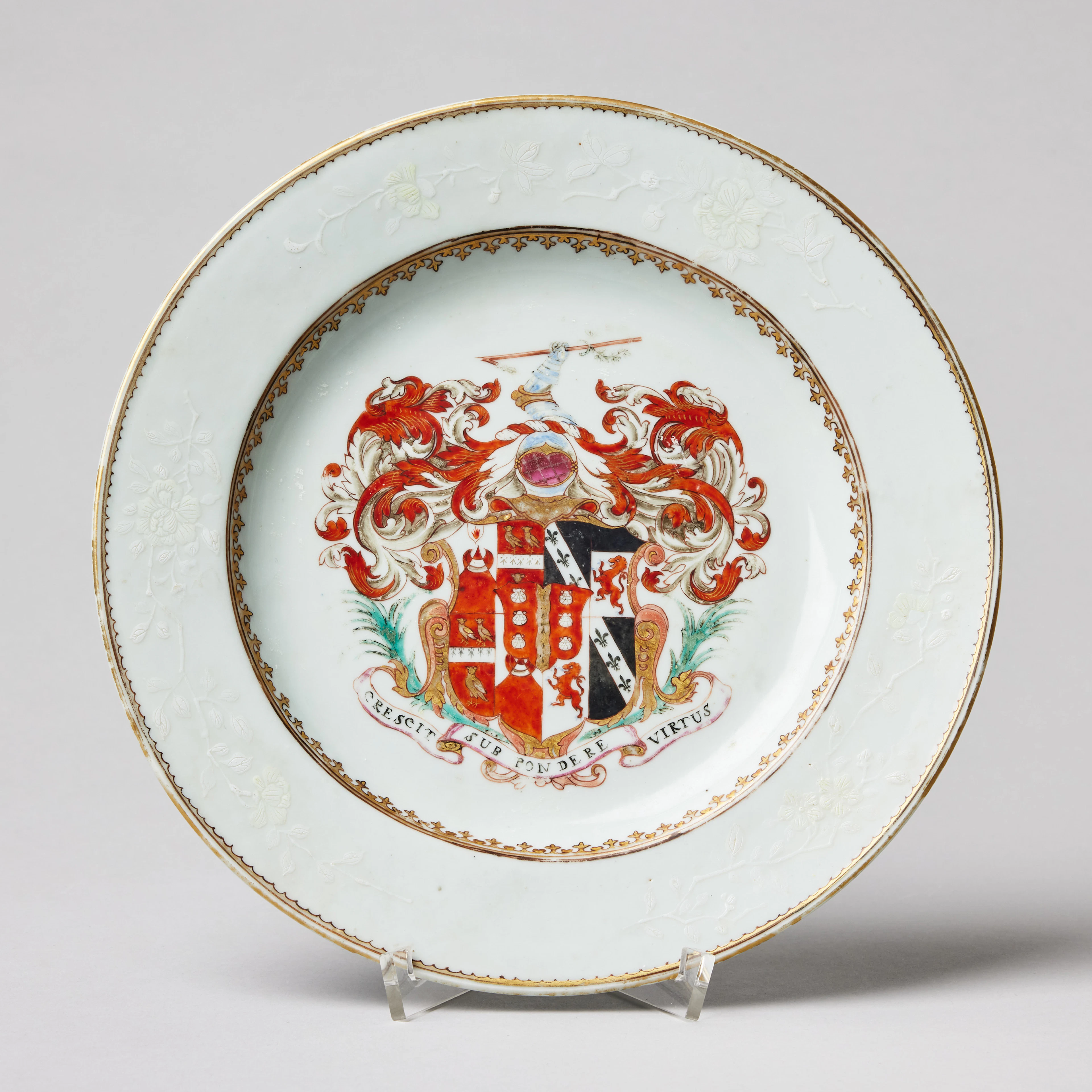 TALLRIK, porslin, Kina, Qianlong (1736-1795), vapenporslin, med b.la.