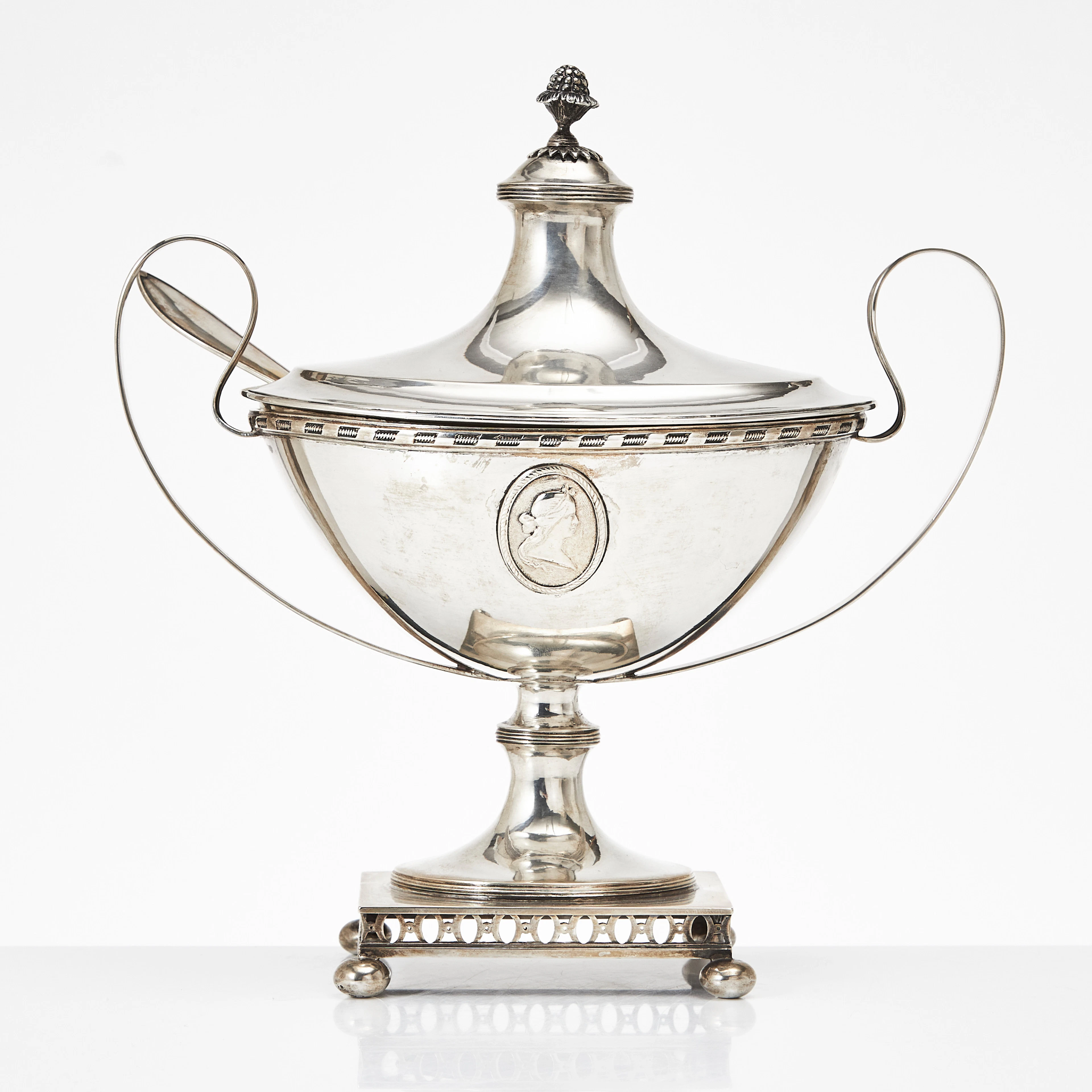 SOCKERSKÅL, silver, sengustaviansk stil, C G Hallberg Stockholm 1904.
