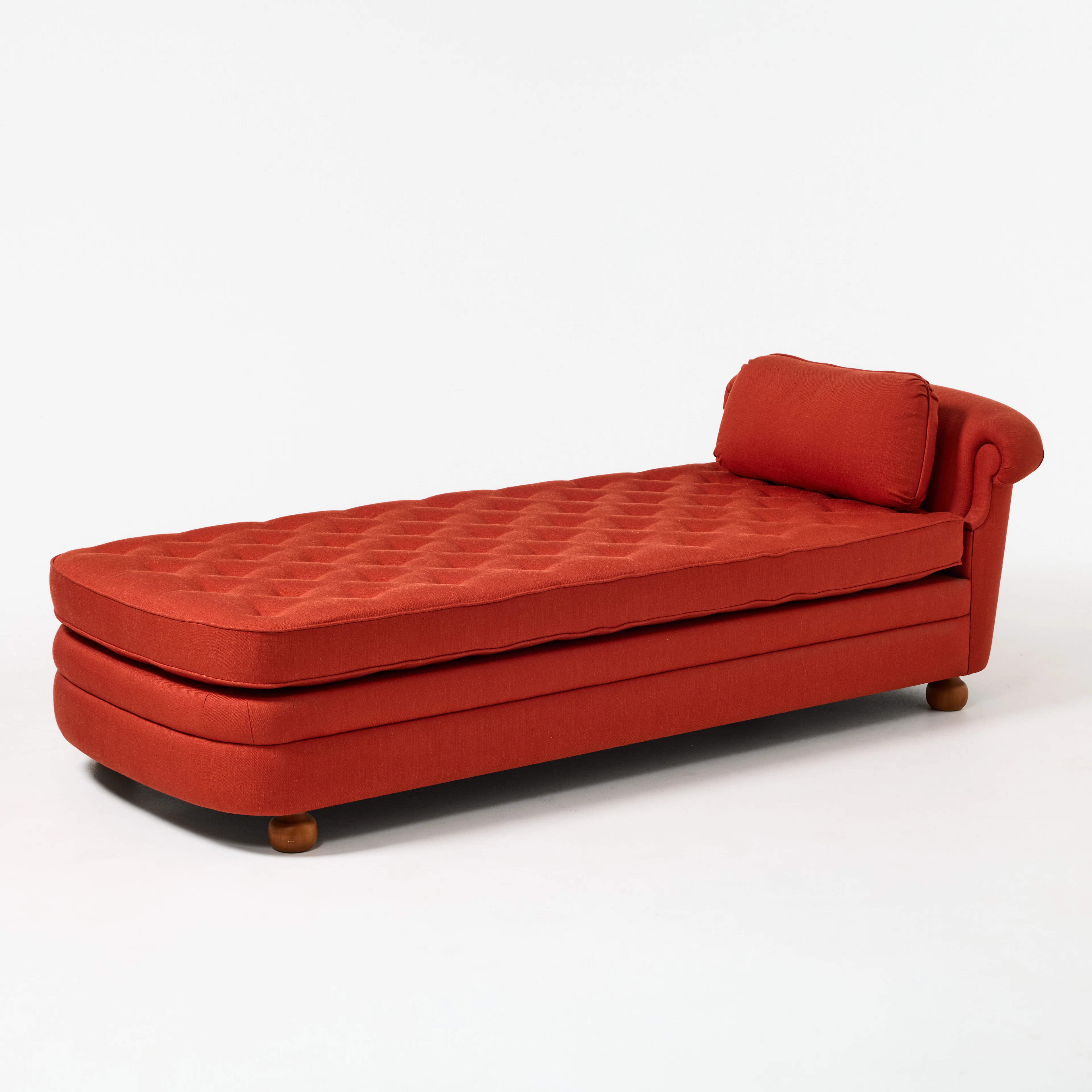 JOSEF FRANK. Couch, Firma Svenskt Tenn, 2024, modellnummer 775, klädsel