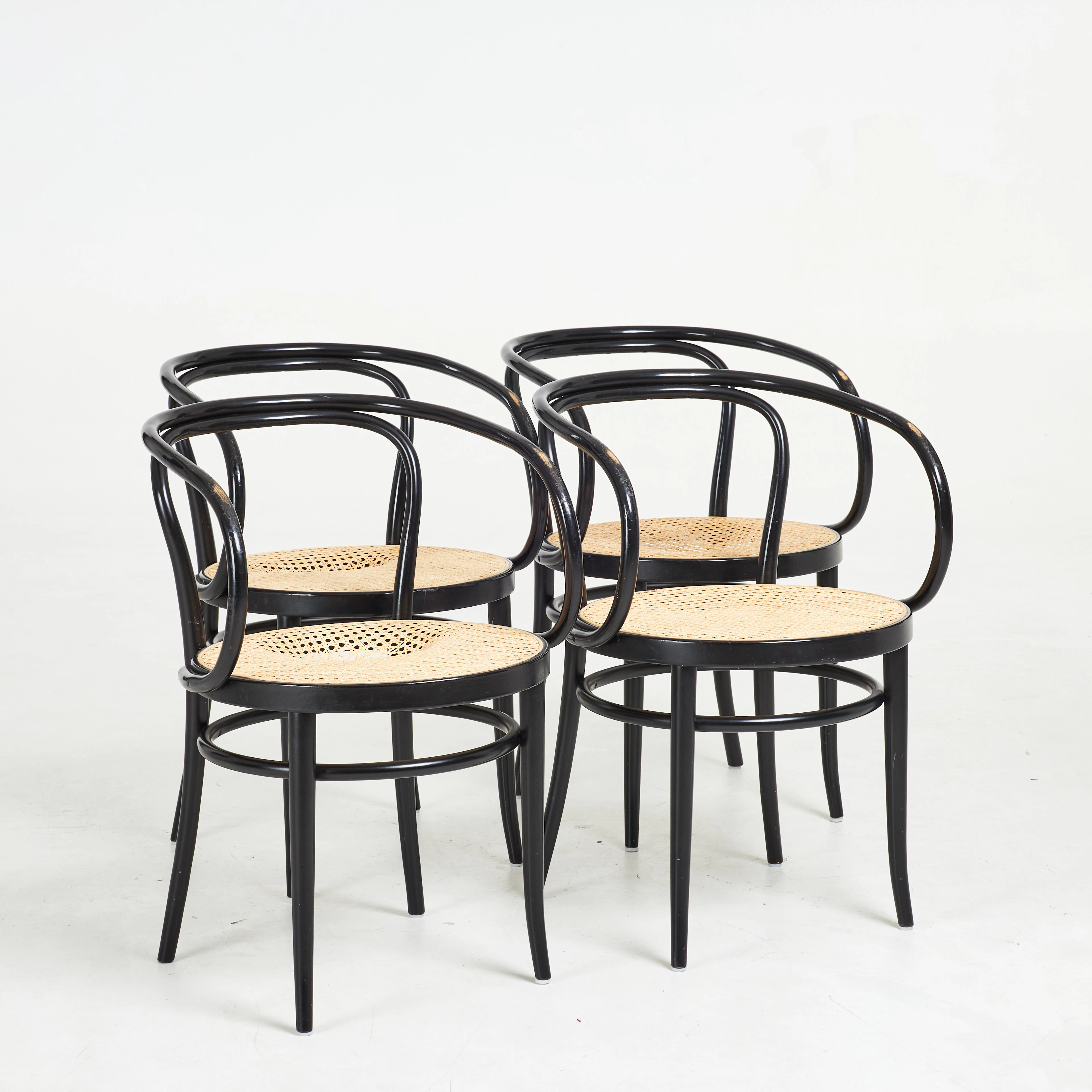 MICHAEL THONET. Karmstolar, 4 st, "No. 30", Ton, svartlackerad stomme