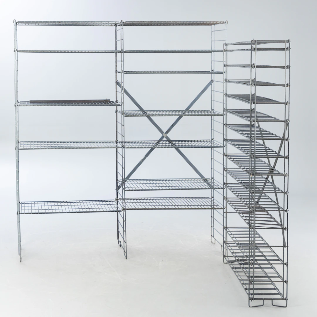 Zwei Metall / Gitter Regale, zerlegbar (2).