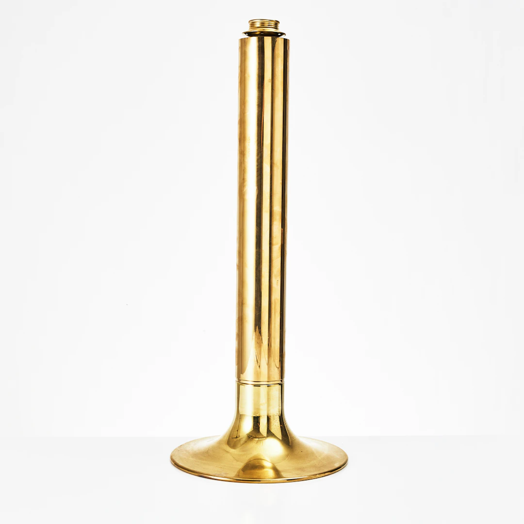 HANS-AGNE JAKOBSSON. Bordslampa, mässing, modell b204/46, fot i mässing