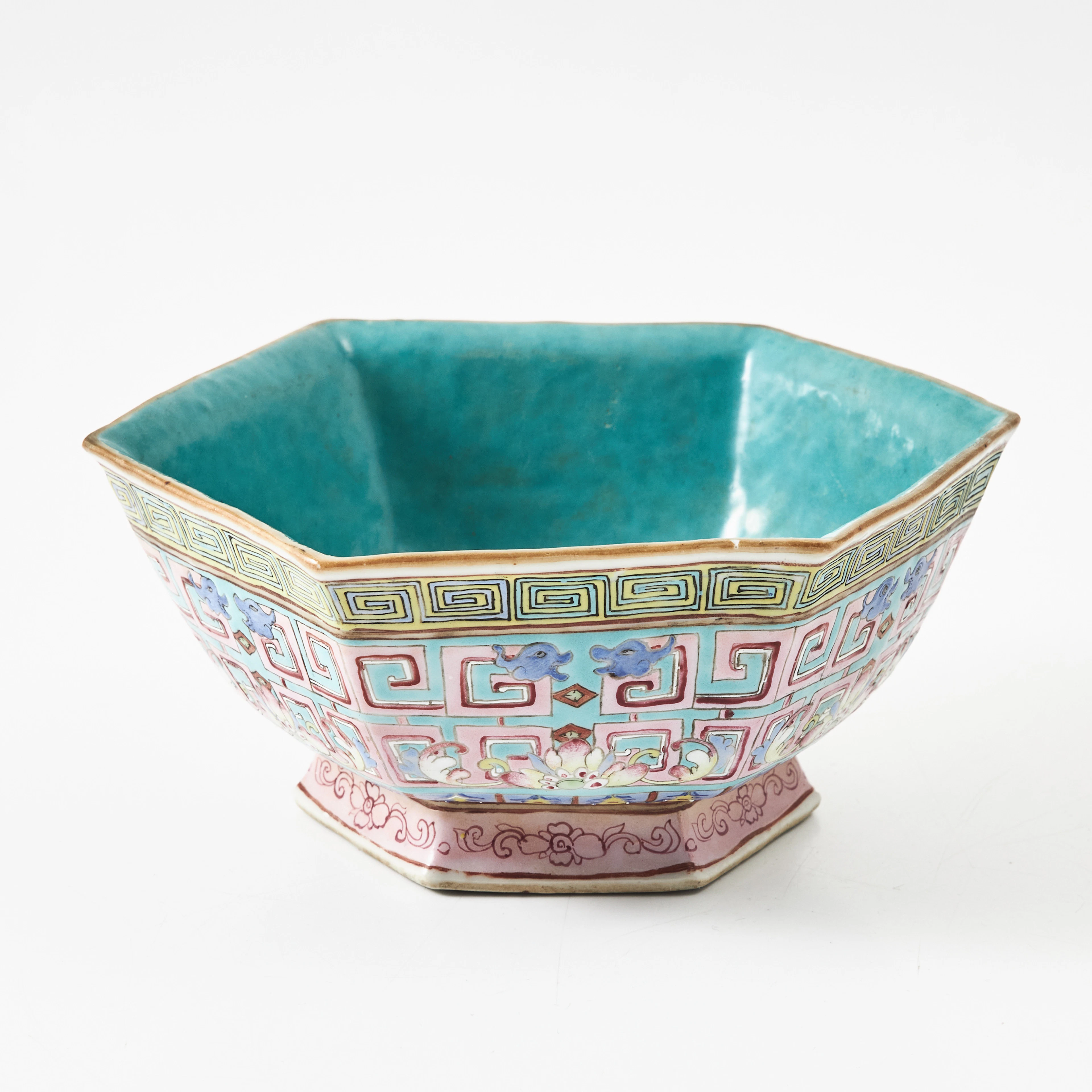 SKÅL, porslin, Kina, 1900-talets början, hexagonal form, dekor i emaljfärger