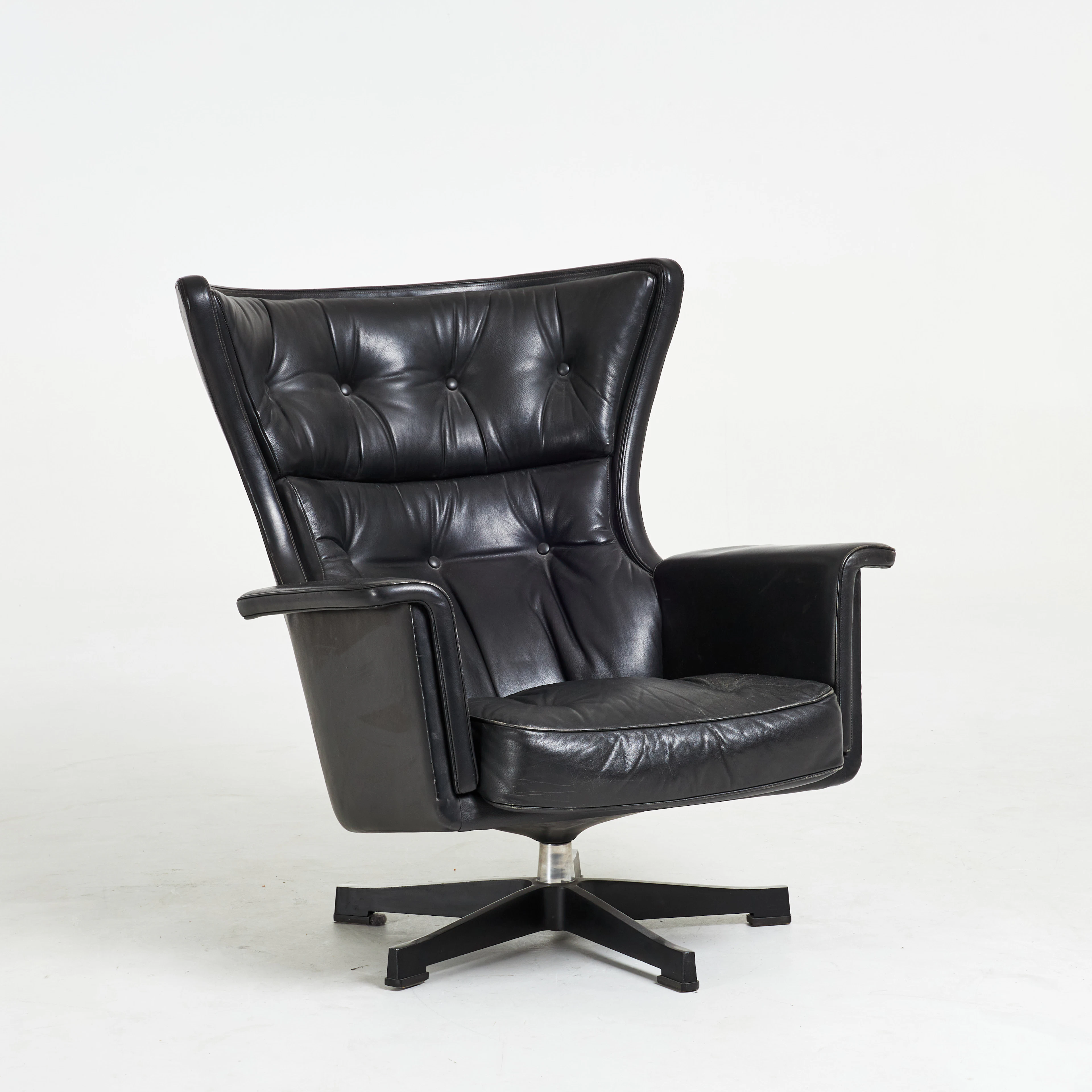 KARL-ERIK EKSELIUS, 1960/70-tal, svart skinn, rygg med djuphäftade