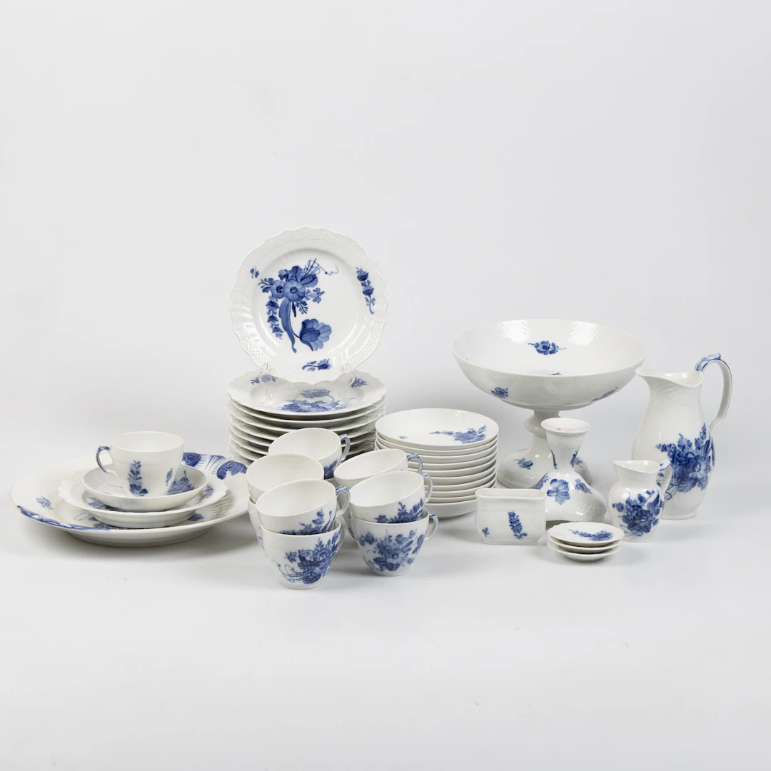 ROYAL COPENHAGEN, Servis för 10 personer, "Blå Blomst", porslin, 39 delar.