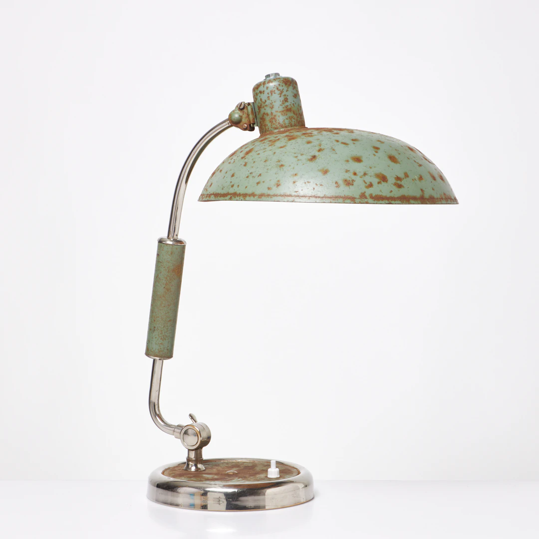 CHRISTIAN DELL. Bordslampa, modell 6632, Kaiser Idell, 1930-tal. Grönlackerat