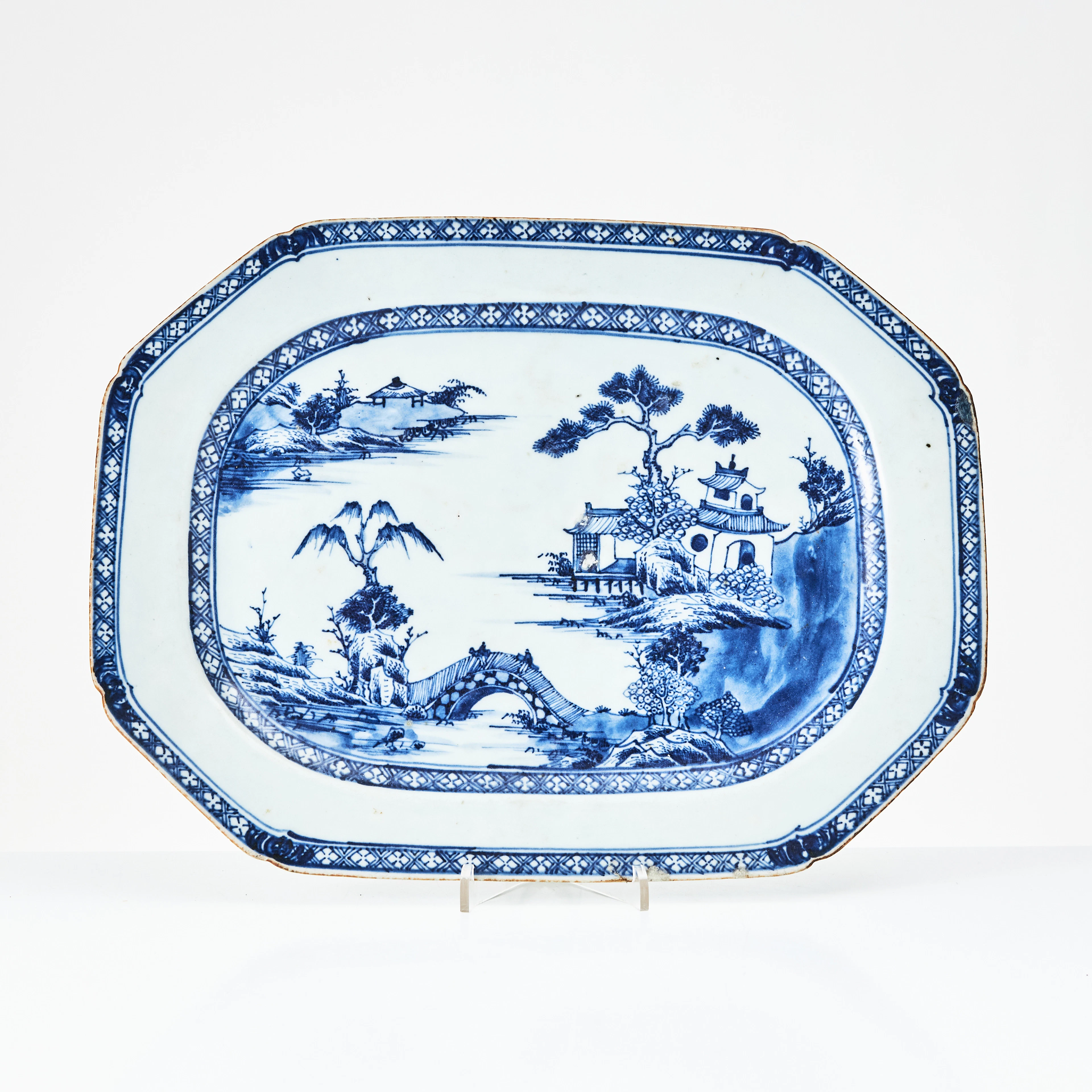 UPPLÄGGNINGSFAT, porslin, Kina, Qianlong (1736-1795), oktagonal bräm
