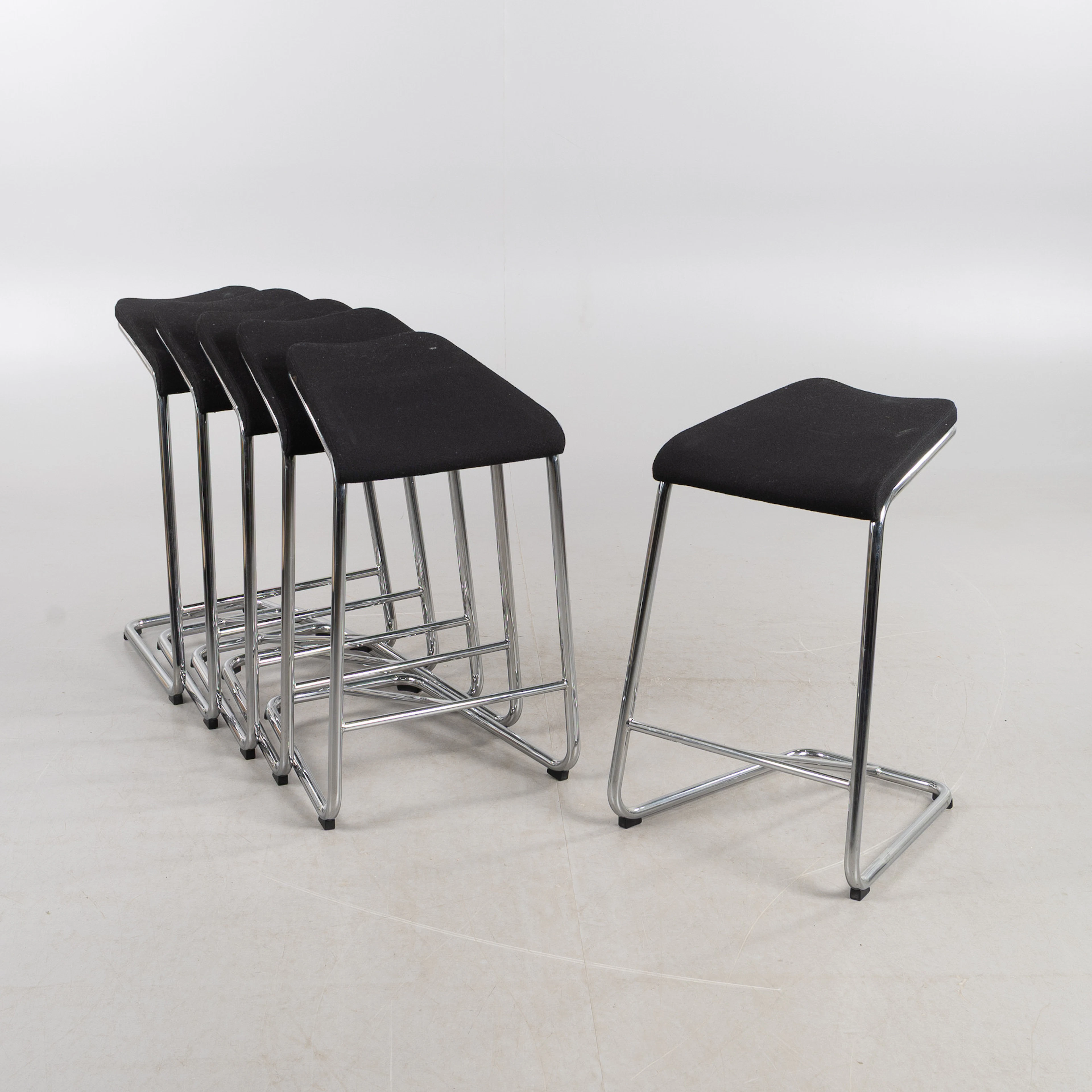 ANYA SEBTON. Lammhults, Barstolar, "Add", 6 stycken, med svart ullklädsel.