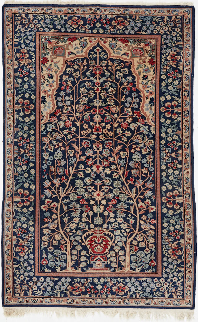 ORIENTMATTA, motiv av livets träd i mihrab, 216 x 136 cm.