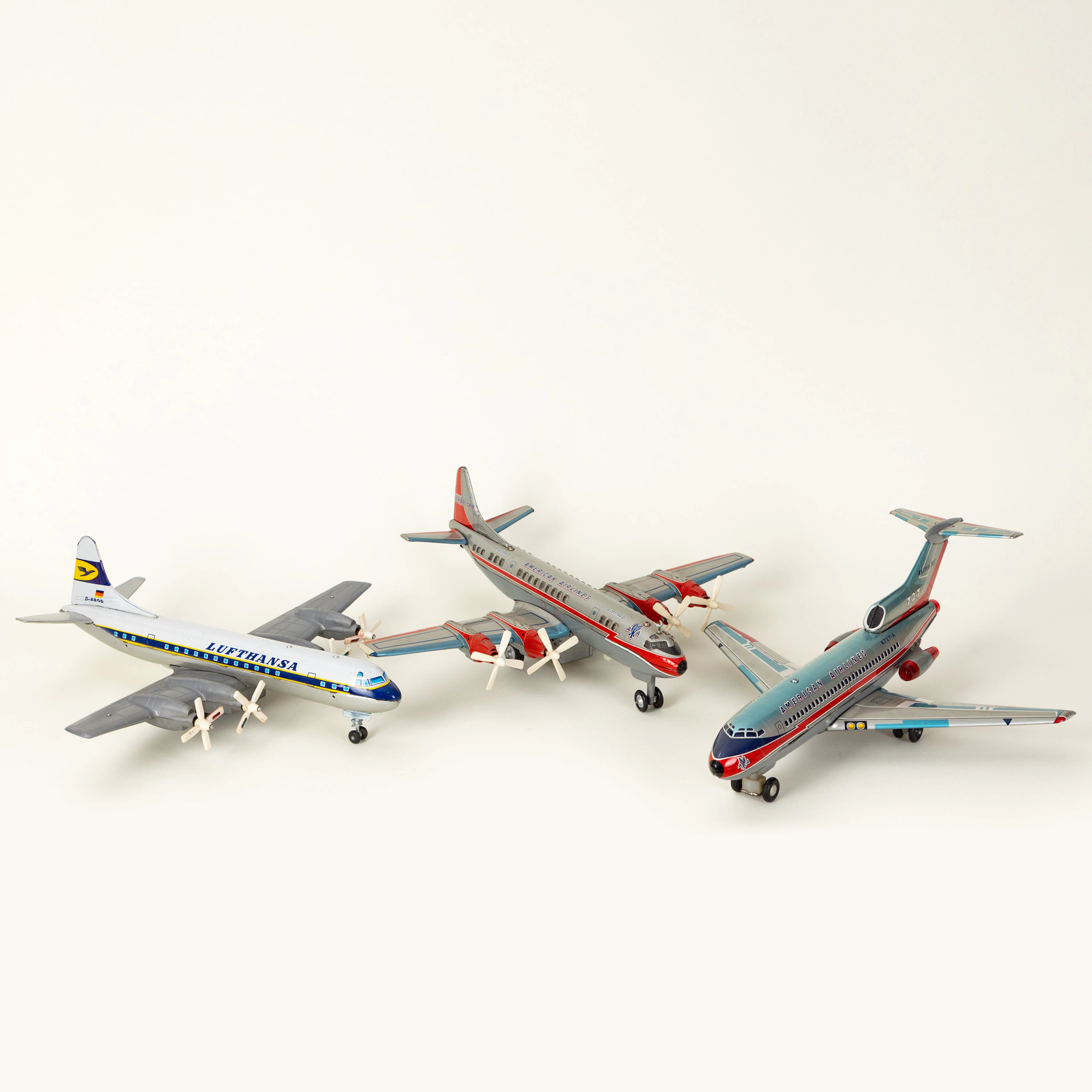 Drei Blechflugzeuge: Lufthansa, American Airlines und Electra II