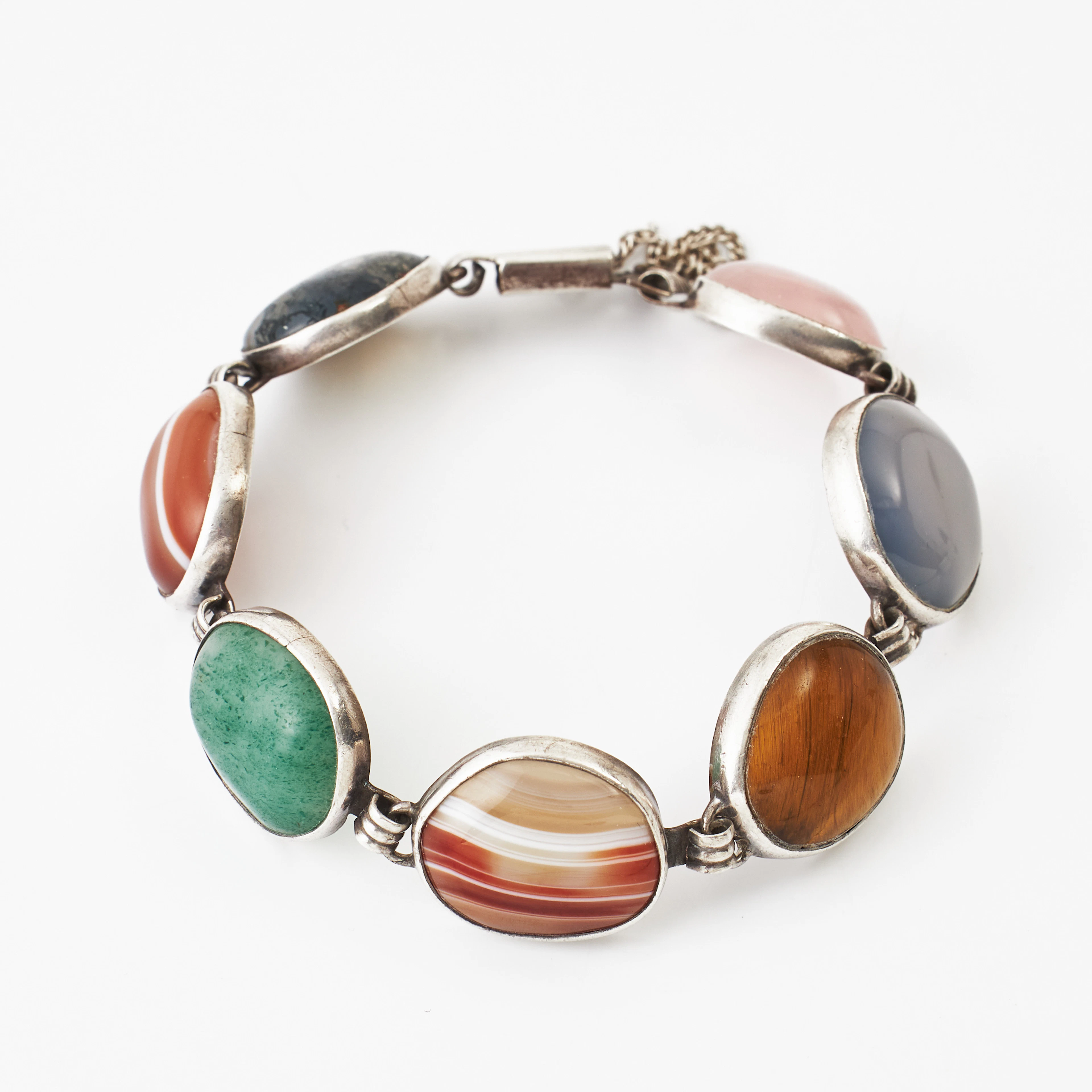 ARMBAND, silver, infattade cabochonslipad olika ädelstenar, bl a mossagat
