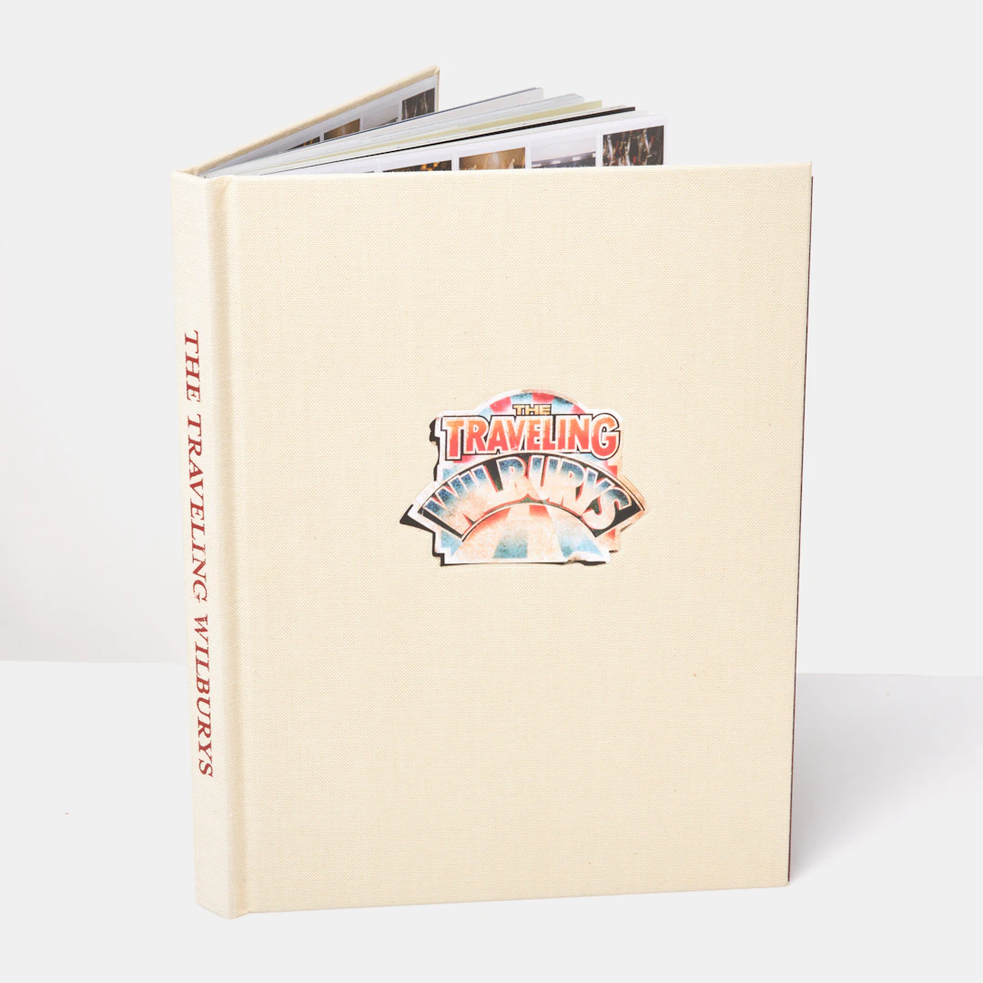THE TRAVELING WILBURYS. Bok "The Traveling Wilburys", Genesis Publications