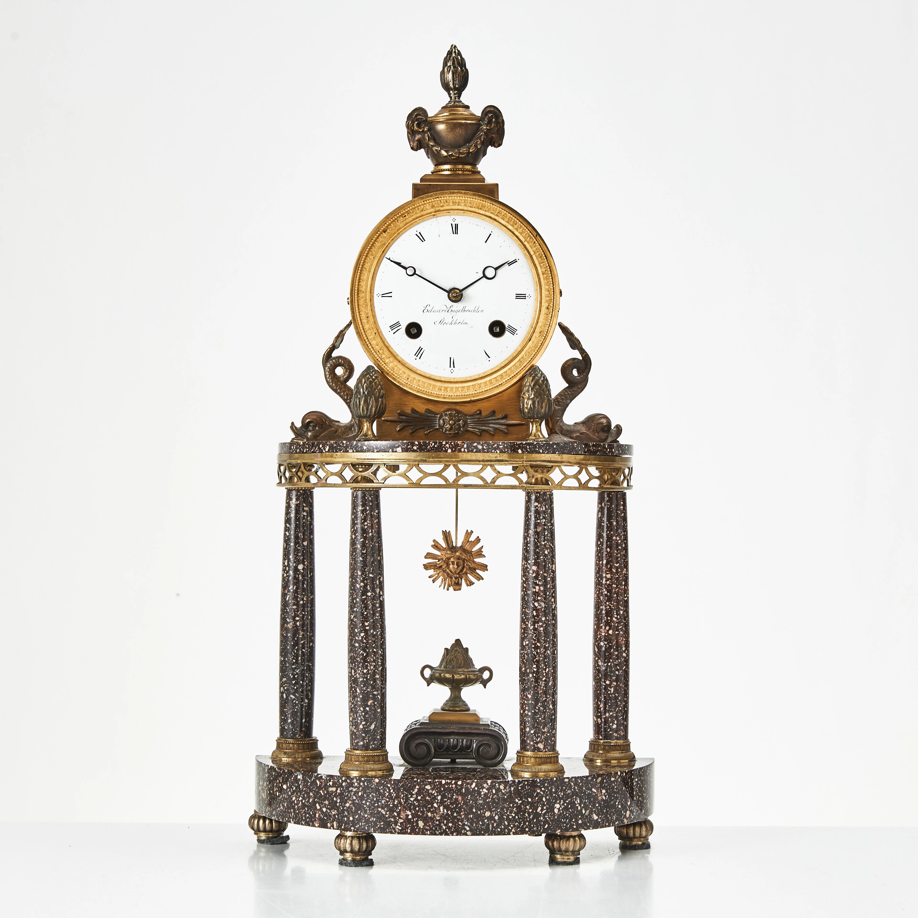 BORDSPENDYL så kallad "Pendule portique", sengustaviansk-stil med