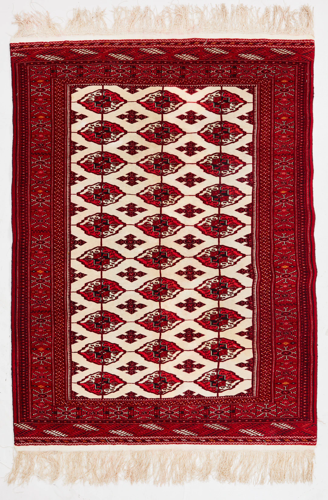 ORIENTMATTA. Tekke, Bochara, semiantik, råsilke, ca 185x138 cm.
