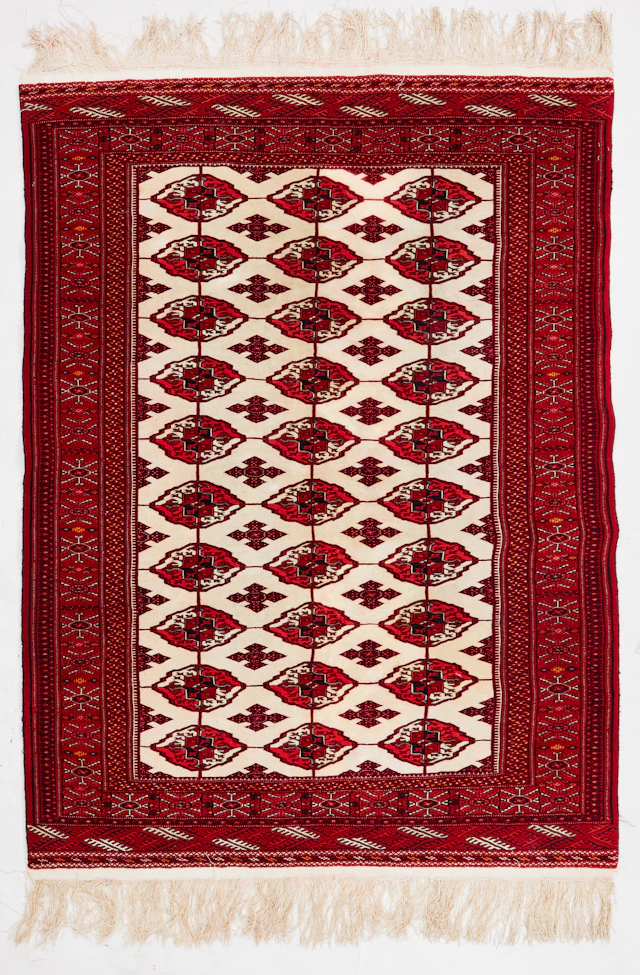 ORIENTMATTA. Tekke, Bochara, semiantik, råsilke, ca 185x138 cm.