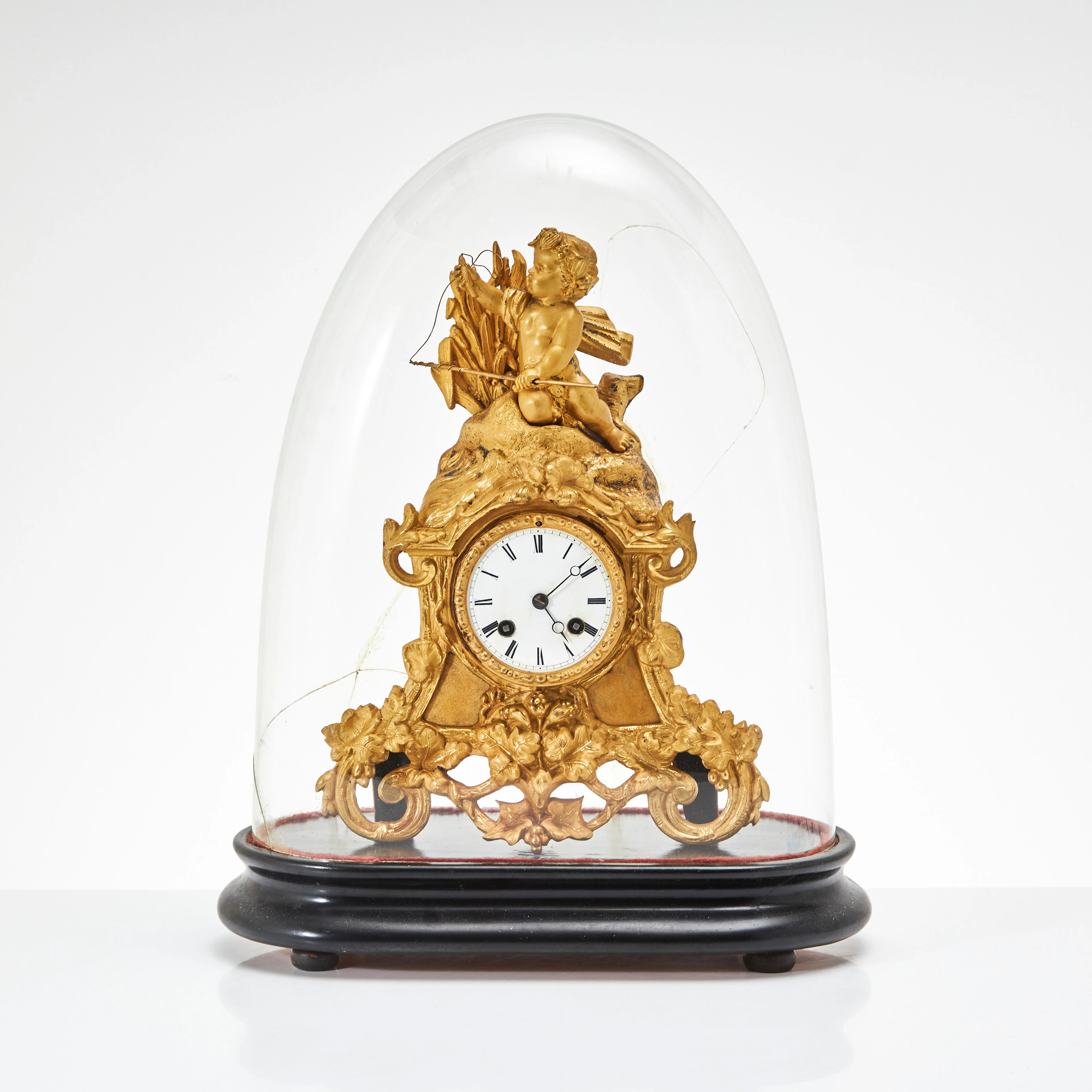 BORDSPENDYL, 1800-talets slut, Frankrike, bronserad metall, med glashuv