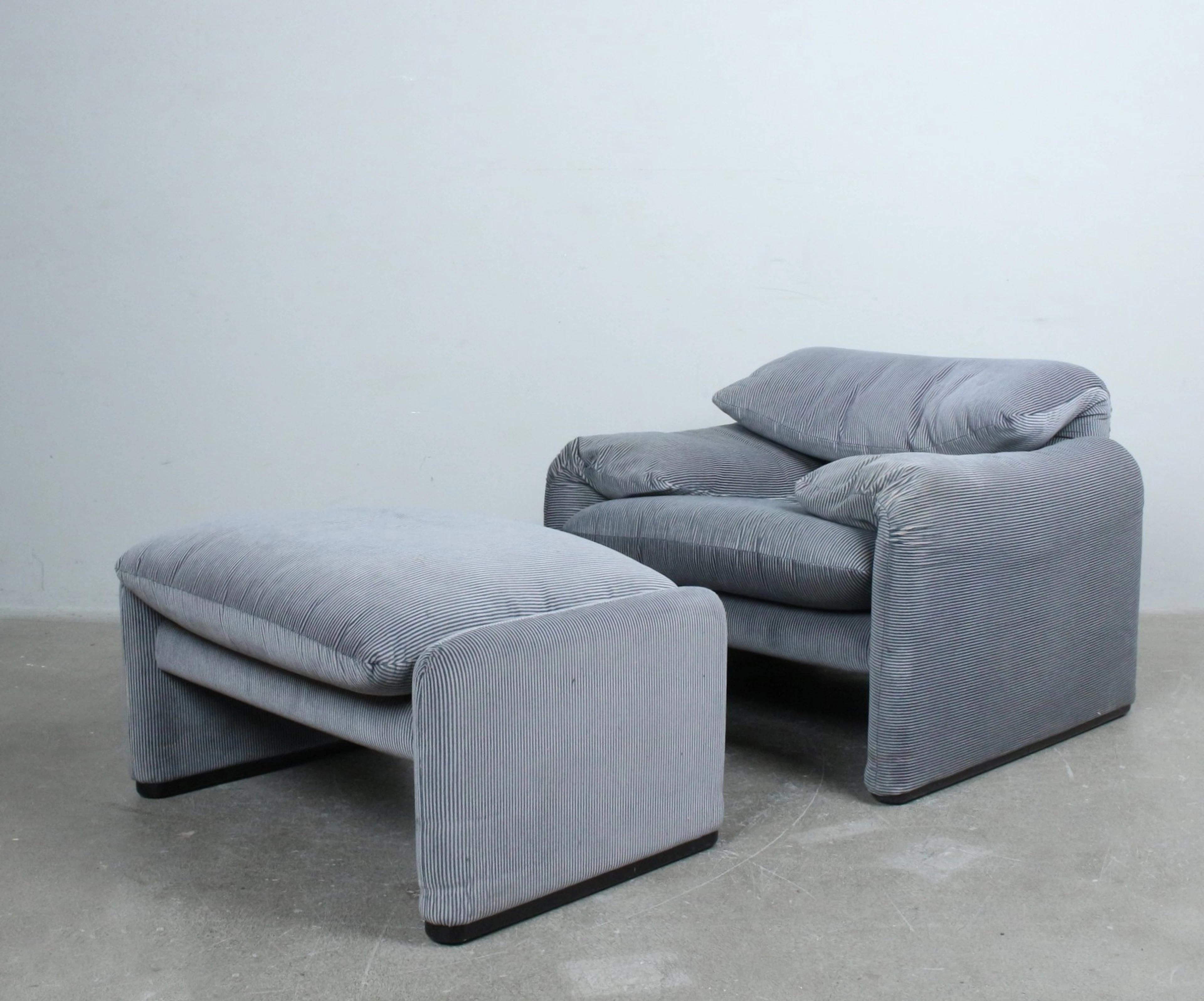 VICO MAGISTRETTI. für Cassina, Sessel mit Ottomane, Modell 'Maralunga'