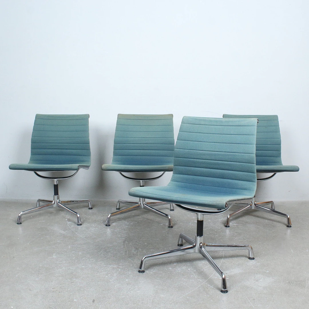 CHARLES & RAY EAMES. für Vitra, Set von 4 Stühlen / Bürostühlen, Modell