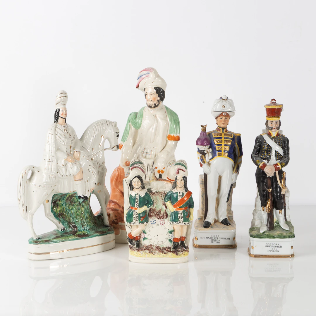 FIGURINER, 5 stycken, porslin, bl a Staffordshire, 1900-tal.