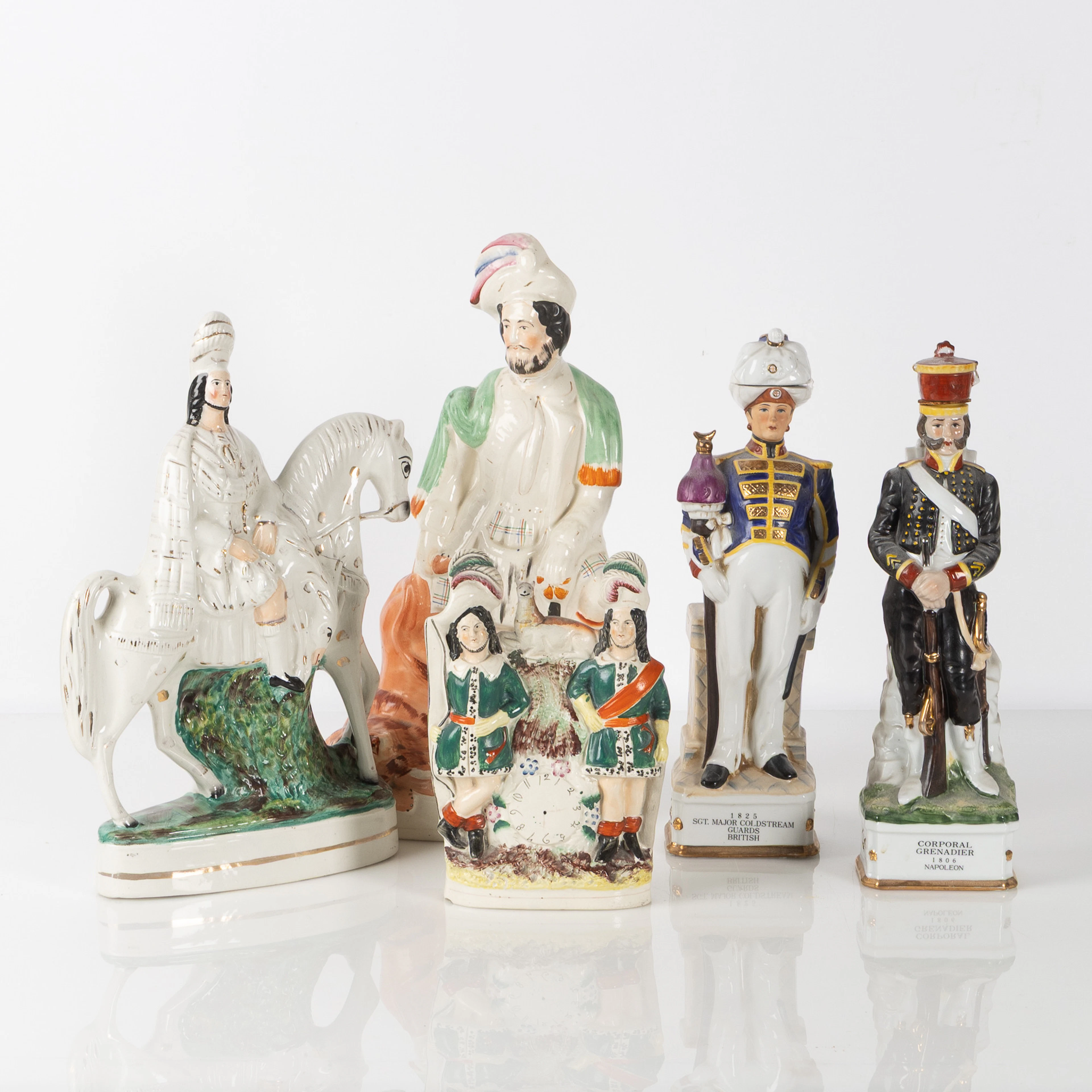 FIGURINER, 5 stycken, porslin, bl a Staffordshire, 1900-tal.
