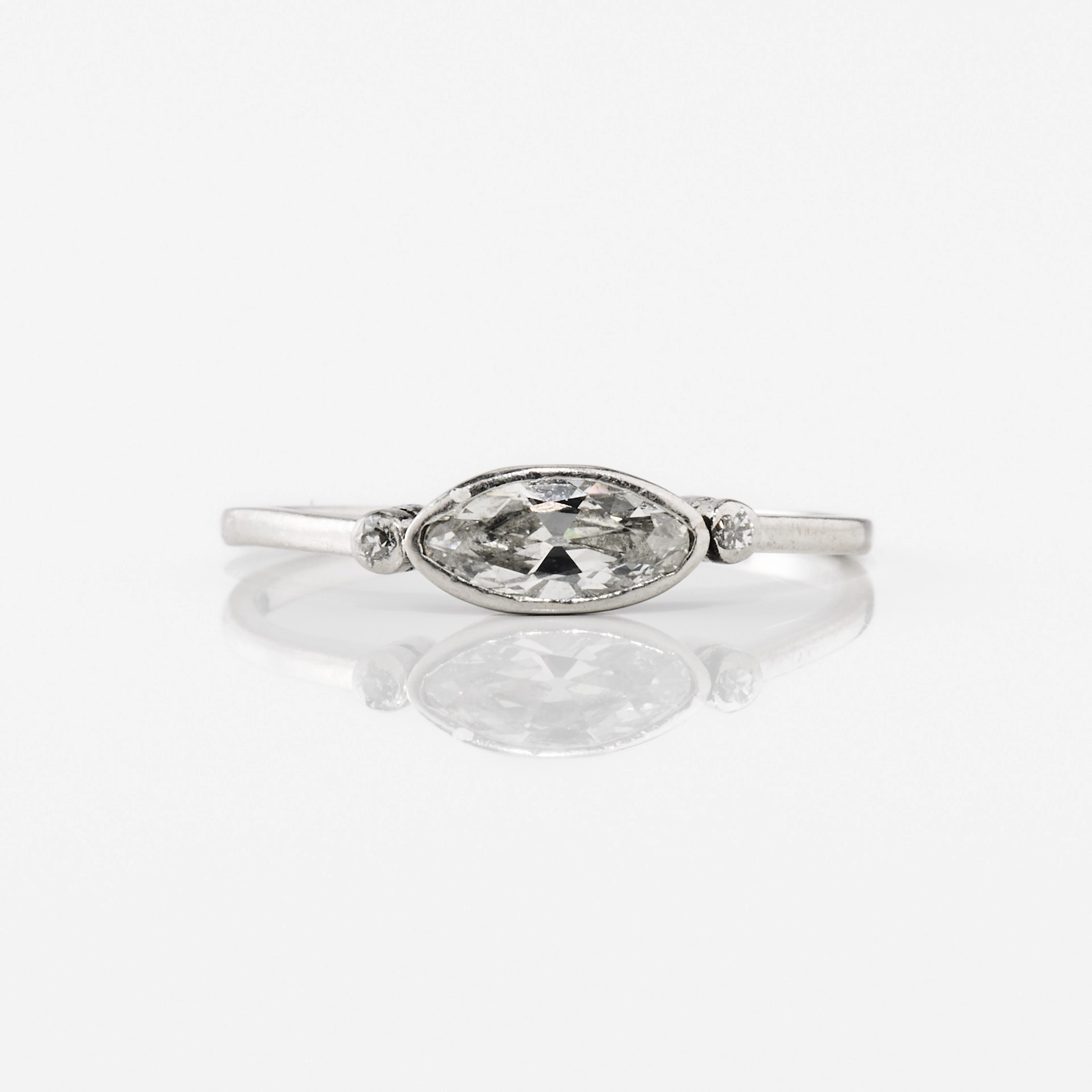 RING, platina med diamanter, 1920/30-tal.
