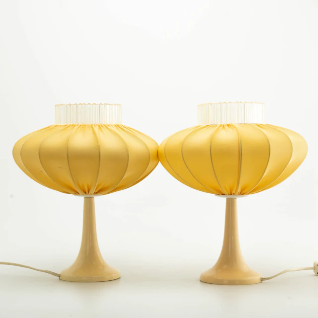 Paar Cocoon Tischlampen mit Textil-Lampenschirm, 1970er Jahre (2).