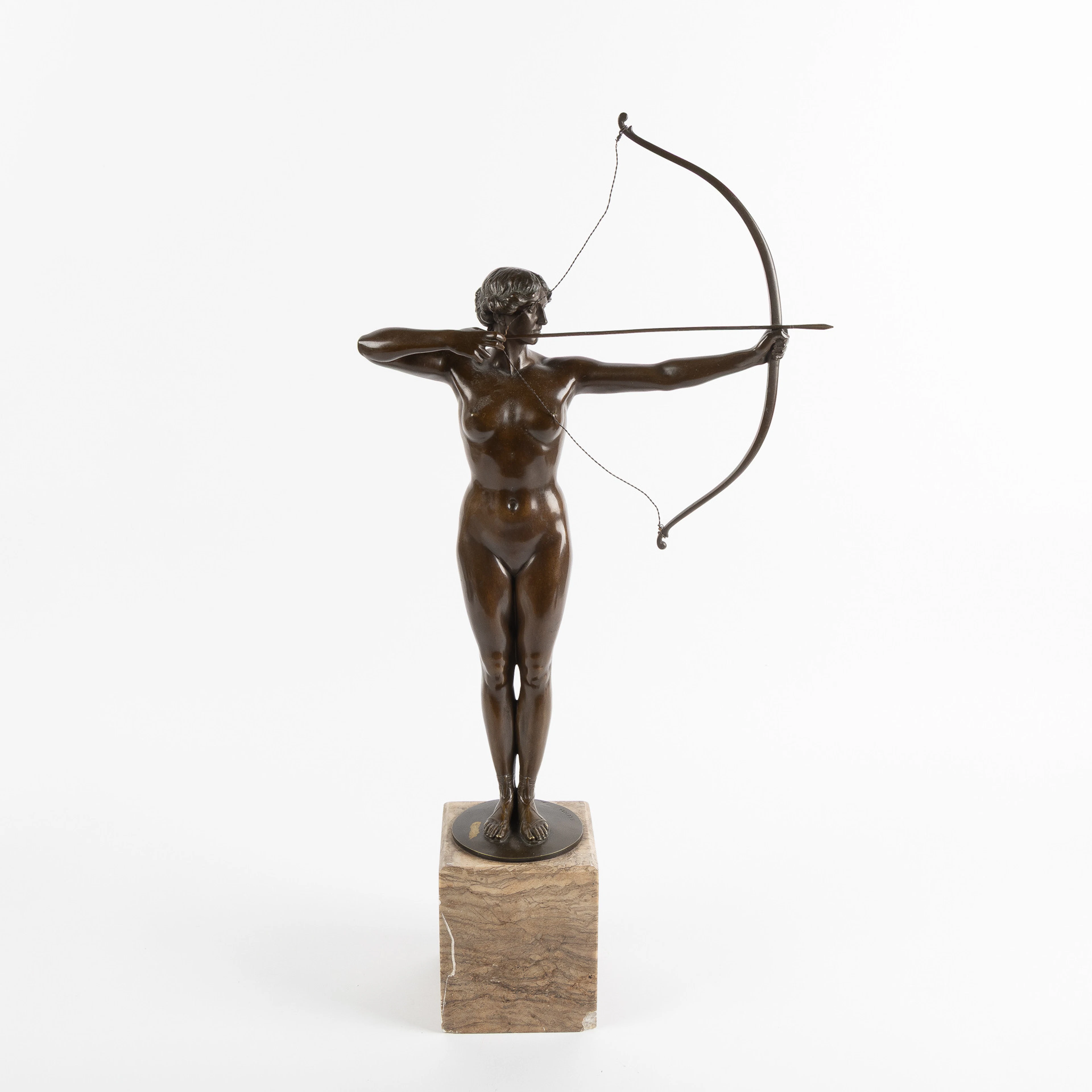 FERDINAND LEPCKE. Skulptur, "Bogenspannerin", patinerad brons på stensockel